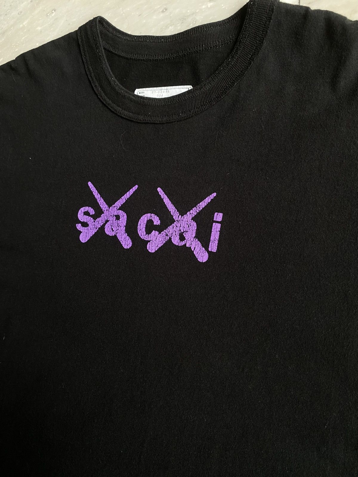 Kaws × Sacai FW21 Sacai X Kaws Flocked Logo Print T Shirt Size US XL / EU 56 / 4 - 5 Thumbnail