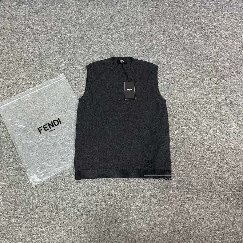 Fendi Fendi Double F Embroidered Logo Wool Knit Vest Size M / US 6-8 / IT 42-44 - 1 Thumbnail