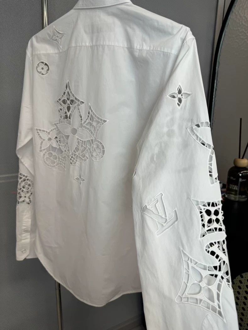 Louis Vuitton Louis Vuitton Show style white hollowed-out three-flower w Size US M / EU 48-50 / 2 - 3 Thumbnail