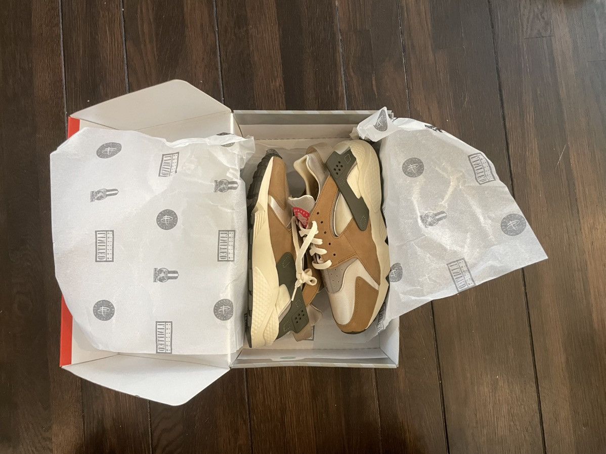 Nike × Stussy 🔥 Nike x Stüssy Air Huarache LE “Desert Oak / Reed” Size US 10 / EU 43 - 4 Thumbnail