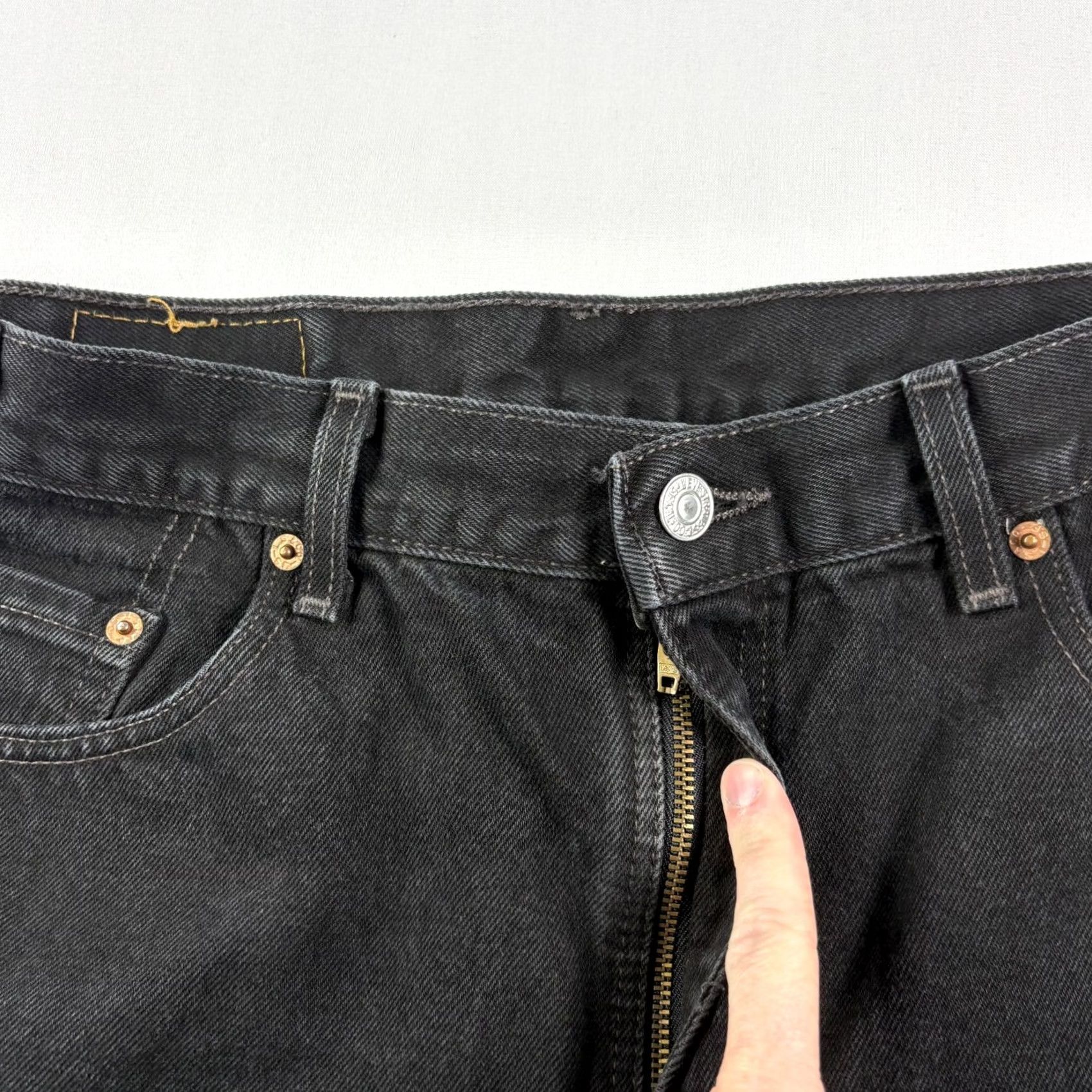 Levi's VINTAGE Levi's Jeans Mens 38x30 Black 505 Straight Leg Denim 90s Mens Jeans Black 90s Levi's Straight Size US 38 / EU 54 - 2 Thumbnail