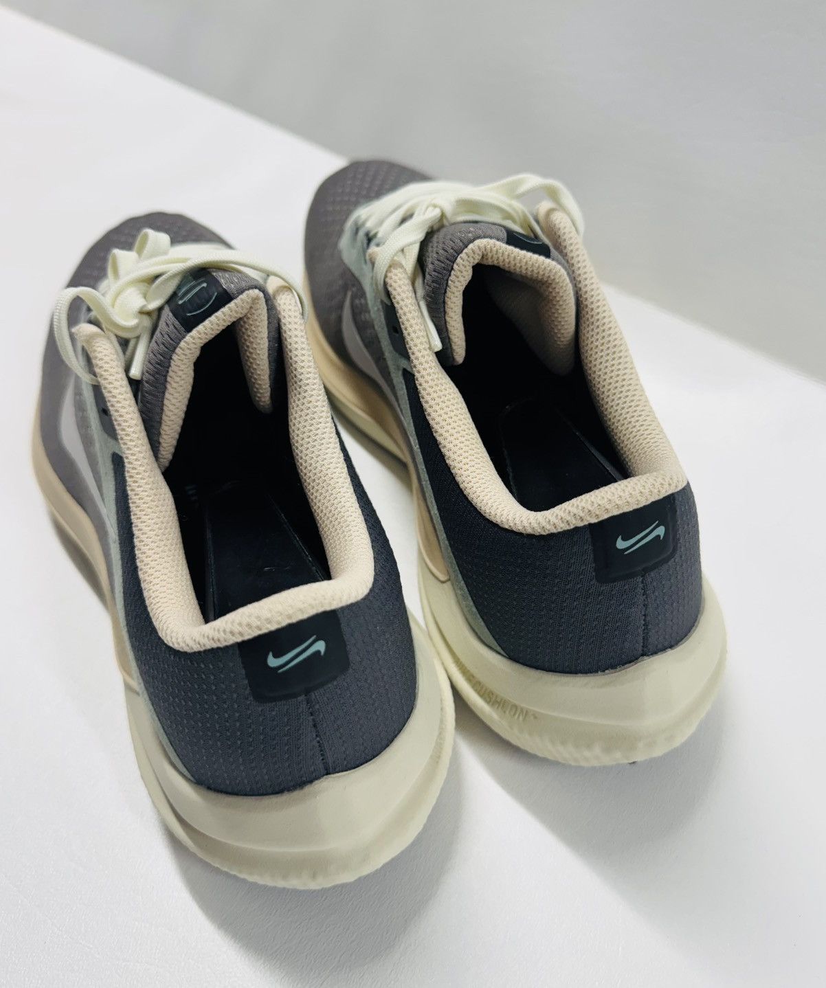 Nike Nike Air Winflo 10 Running Shoes Flat Pewter Photon Dust Size US 10.5 / EU 43-44 - 5 Thumbnail