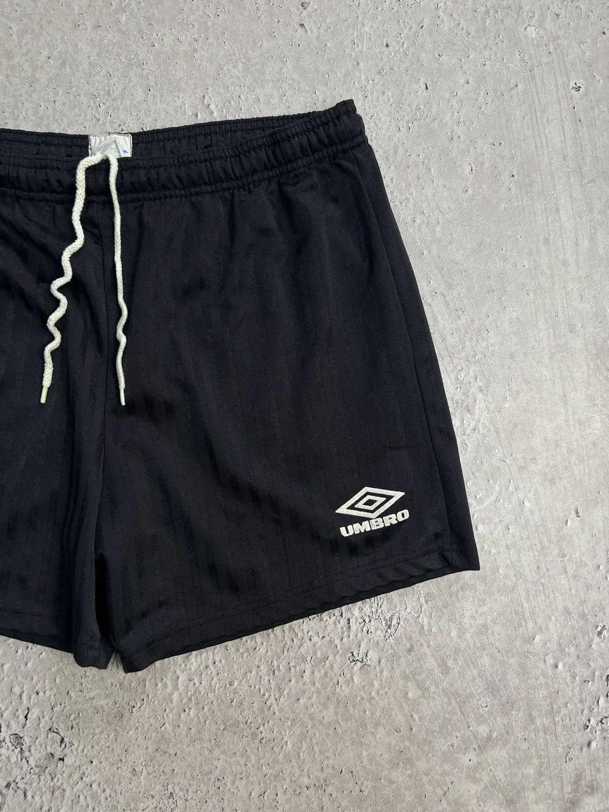 Umbro × Vintage Vintage Y2K 90s Umbro soccer shorts football black Umbro Size US 32 / EU 48 - 3 Thumbnail