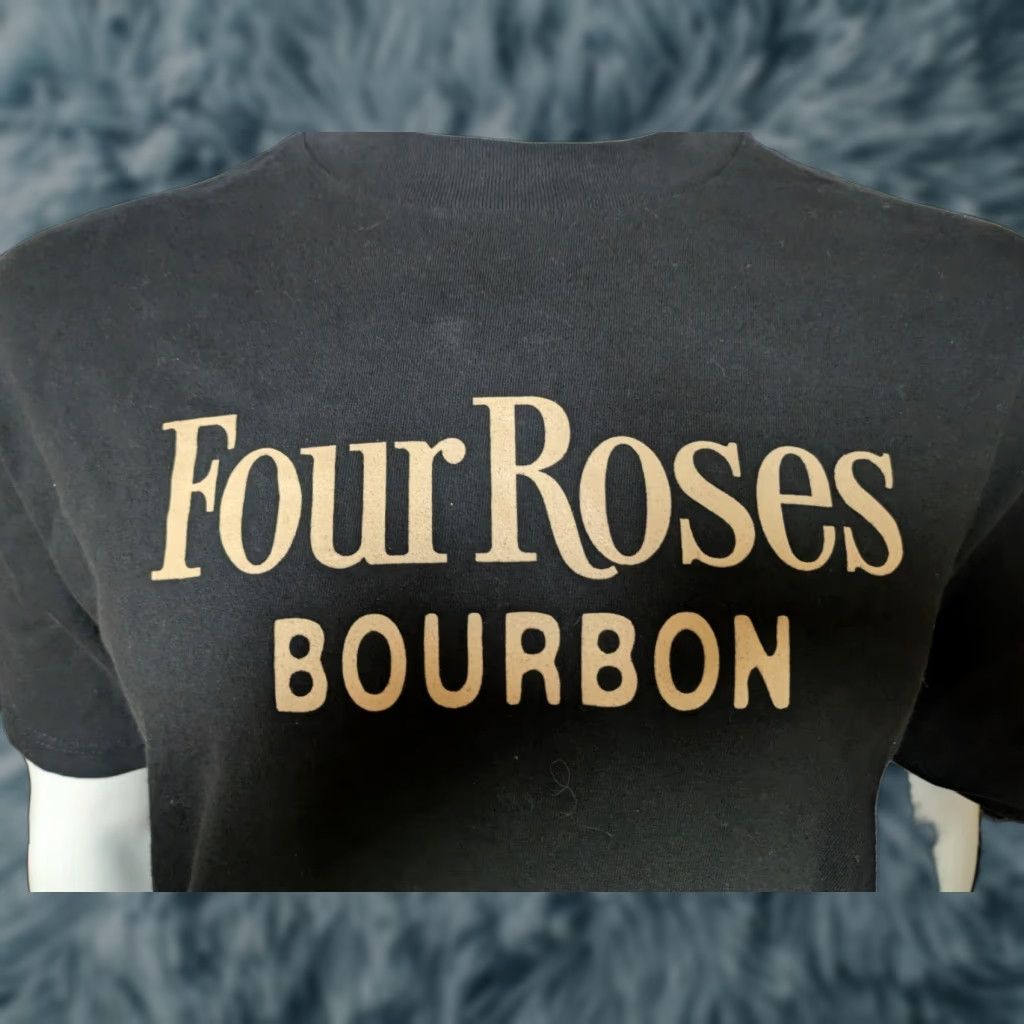 Vintage Four Roses Bourbon T Shirt Large Kentucky Whiskey Nice Size US L / EU 52-54 / 3 - 1 Thumbnail