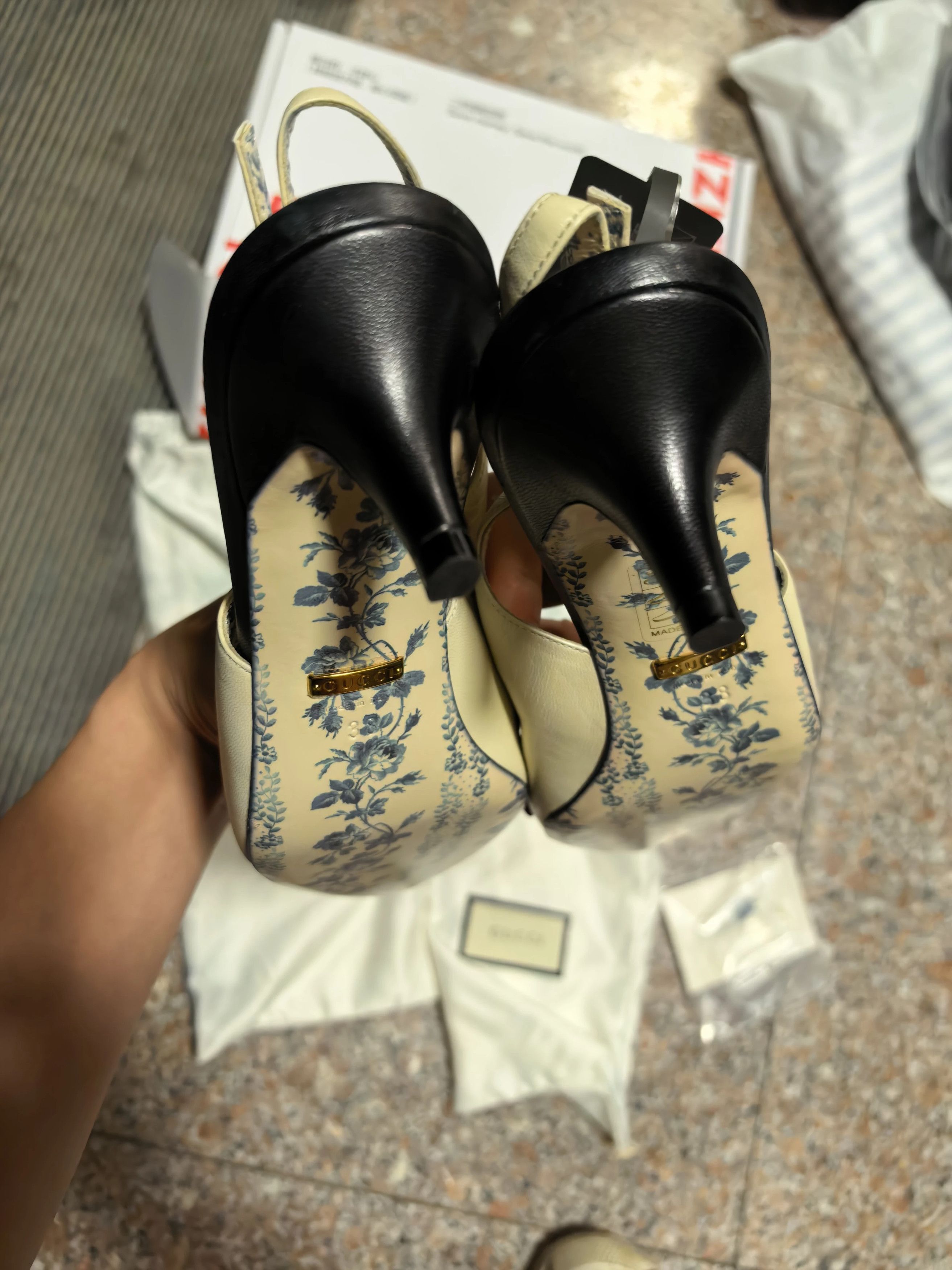 Gucci Gucci floral white leather kitten heel sandal size 38 Size US 7.5 / IT 37.5 - 7 Thumbnail