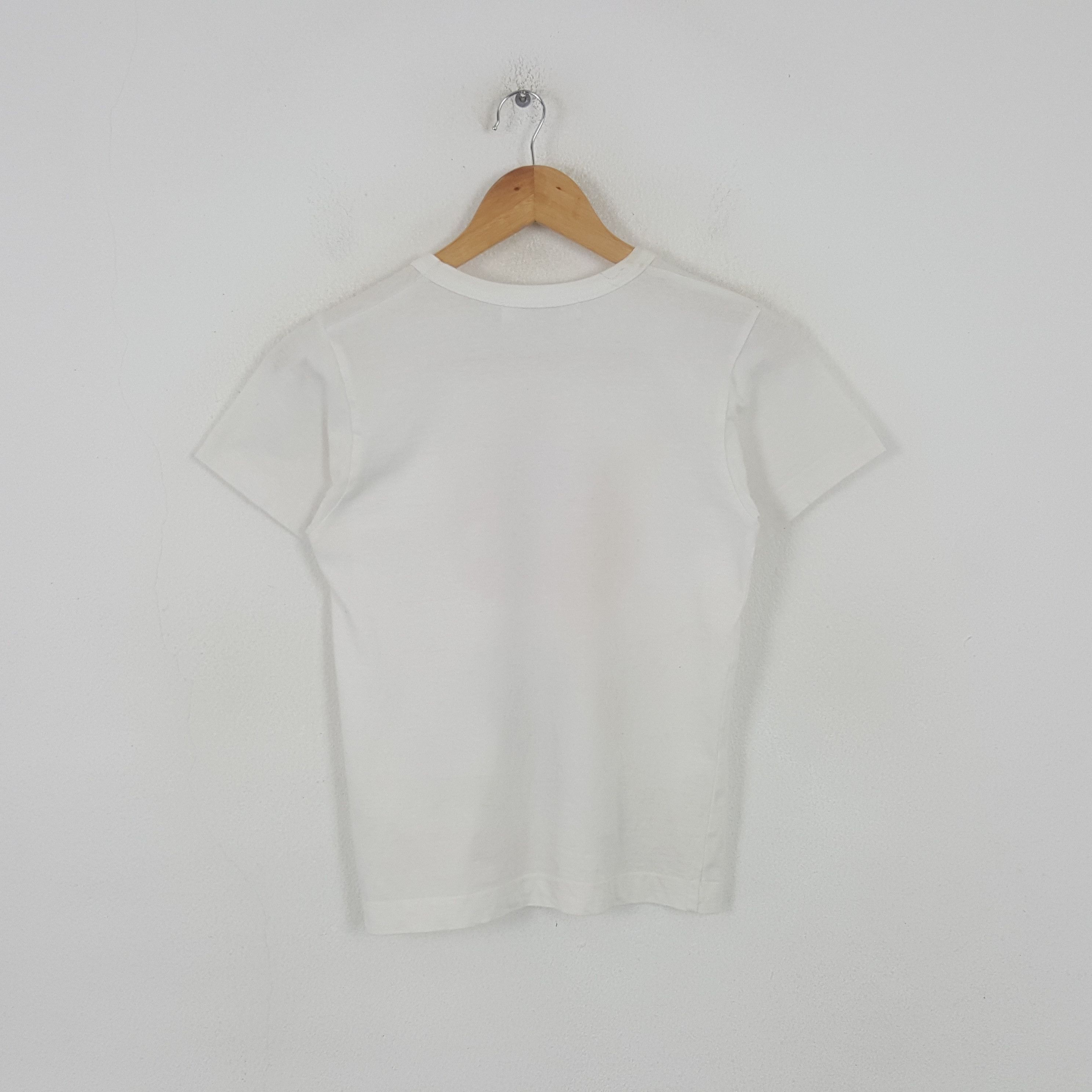 Japanese Brand Vintage Play Comme des Garcons Japanese Brand Tshirt RR10 Size US XS / EU 42 / 0 - 3 Thumbnail