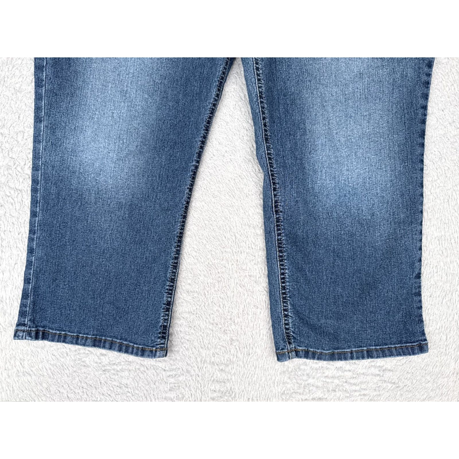 Lee Lee Jeans Womens Regular 16 Blue Denim Capri Mid Rise 34x20 5-Pocket Button Zip Cotton Blend Stretch Crop Jeans Women Size 38" / US 16 / IT 52 - 2 Thumbnail