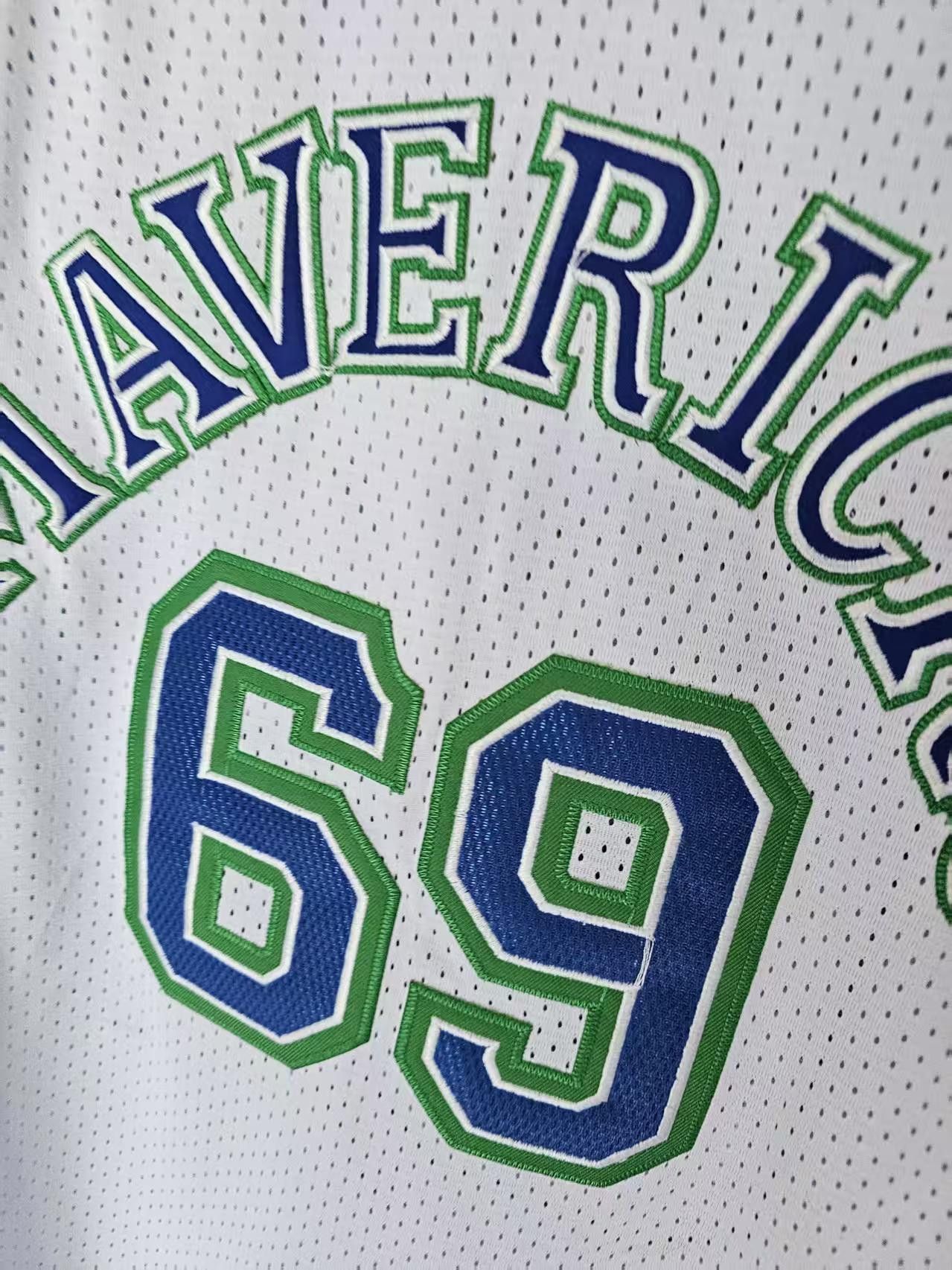 NBA 69 Dennis Rodman Jersey Dallas Mavericks Double Stitched Size US XL / EU 56 / 4 - 4 Thumbnail