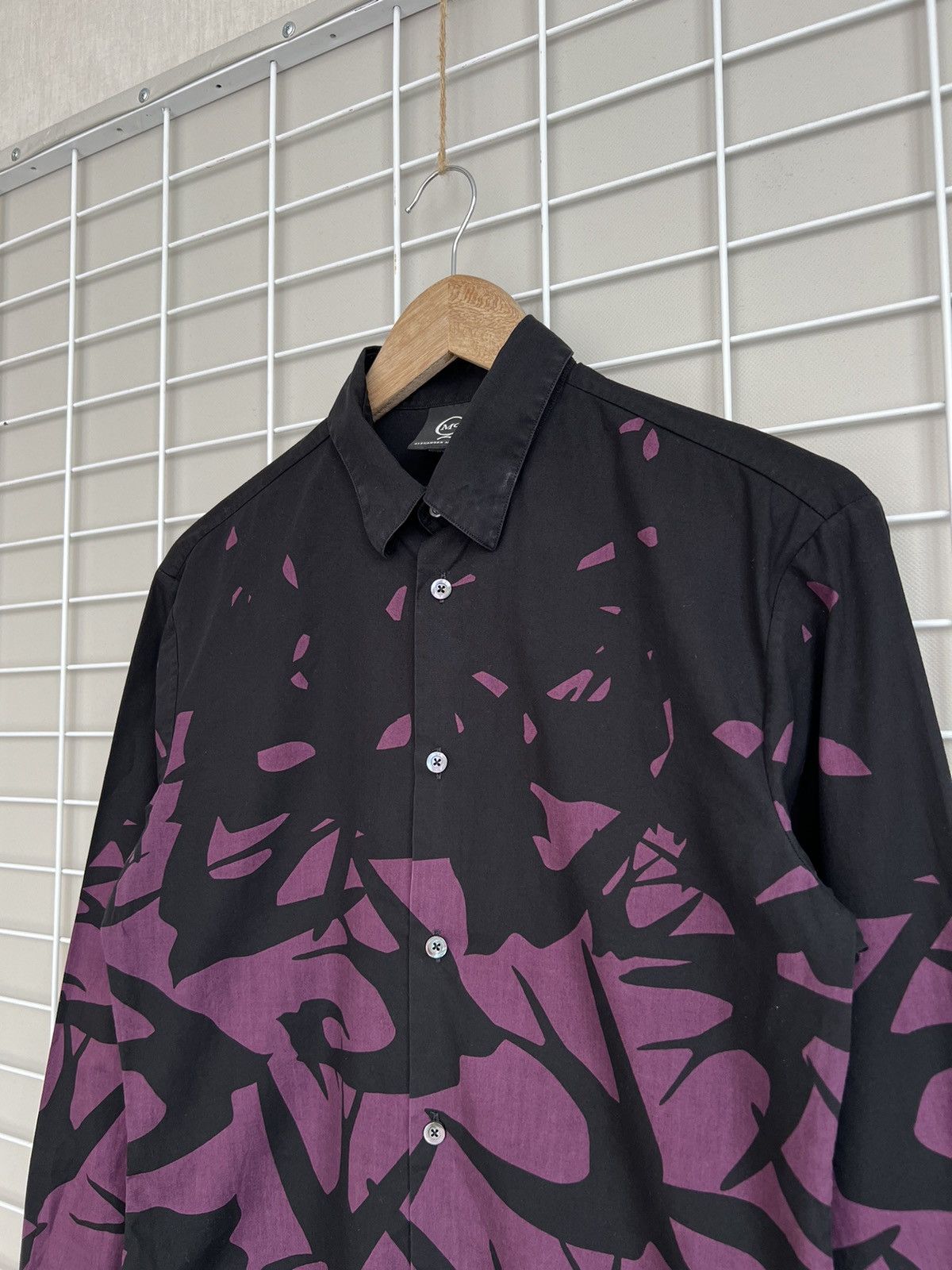 Alexander McQueen Alexander McQueen Swallow Bard Button Shirt Size IT46 or S Size US S / EU 44-46 / 1 - 4 Thumbnail