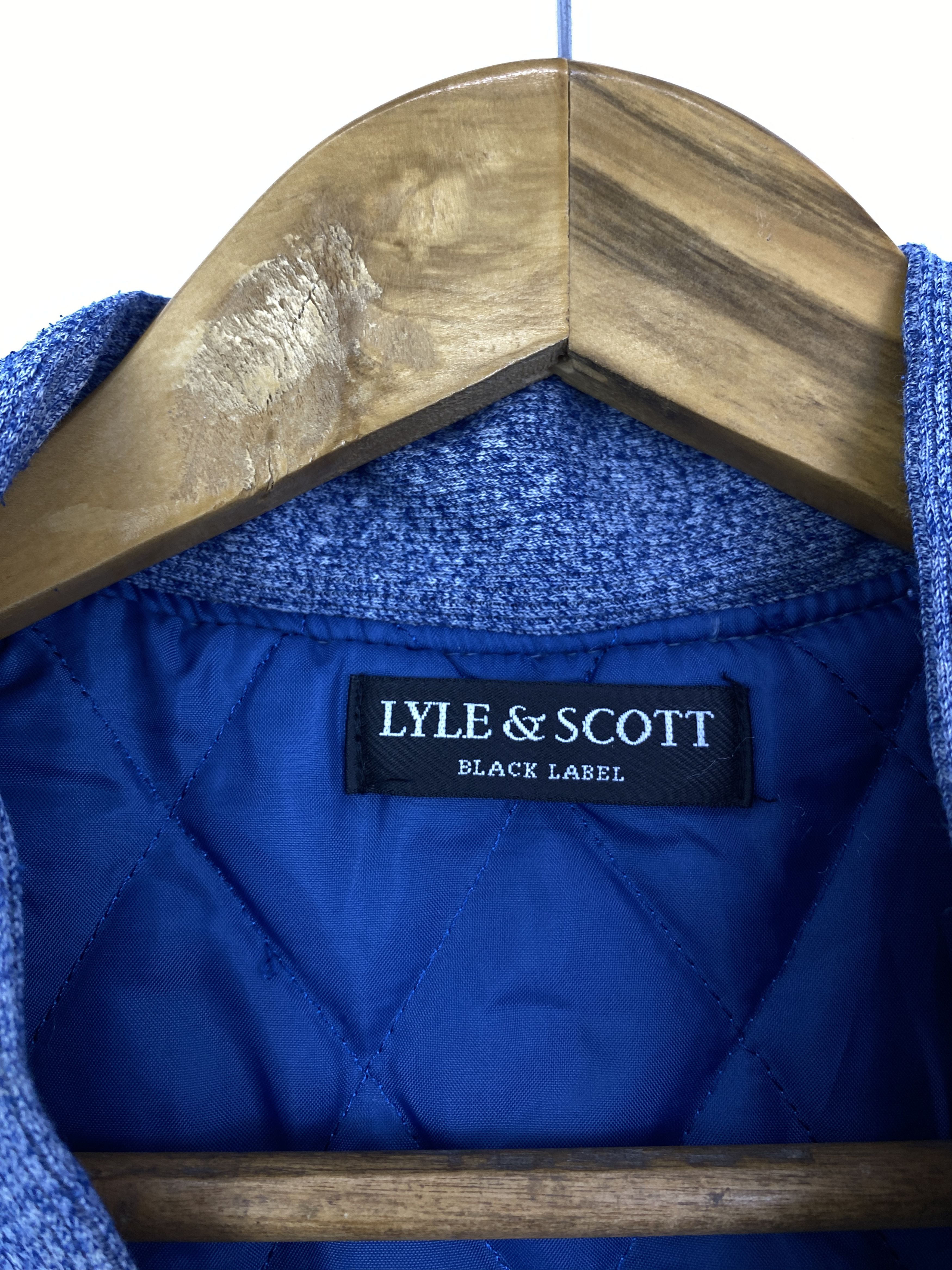 Lyle & Scott Vintage Lyle & Scott Knitted V-neck Vest JA0243 Size US S / EU 44-46 / 1 - 5 Thumbnail