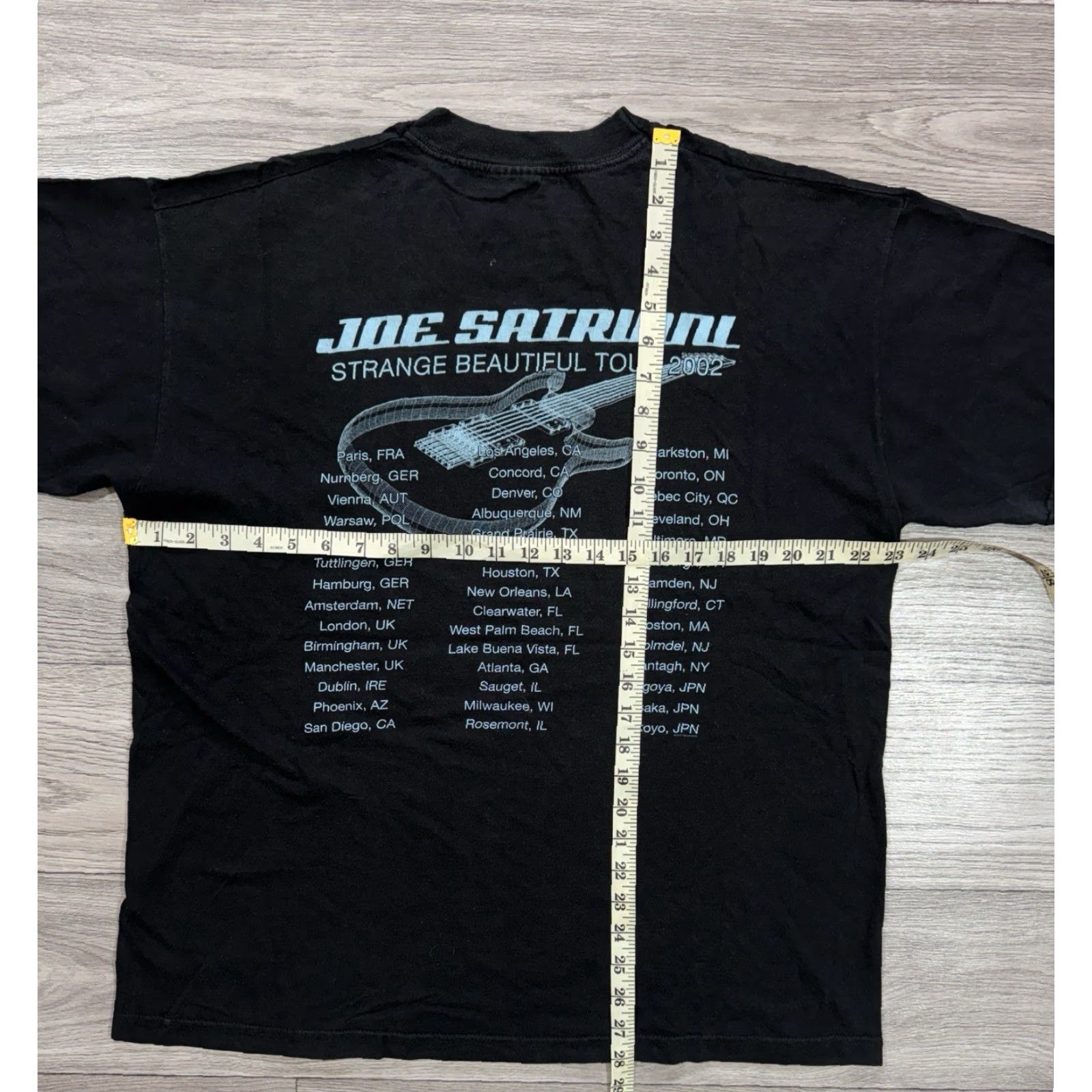 Fruit Of The Loom VINTAGE Joe Satriani Strange Beautiful Tour 2002 Black T-Shirt XL Mens Short Sleeve FXOFOT Loom Shirt Size US XL / EU 56 / 4 - 3 Thumbnail