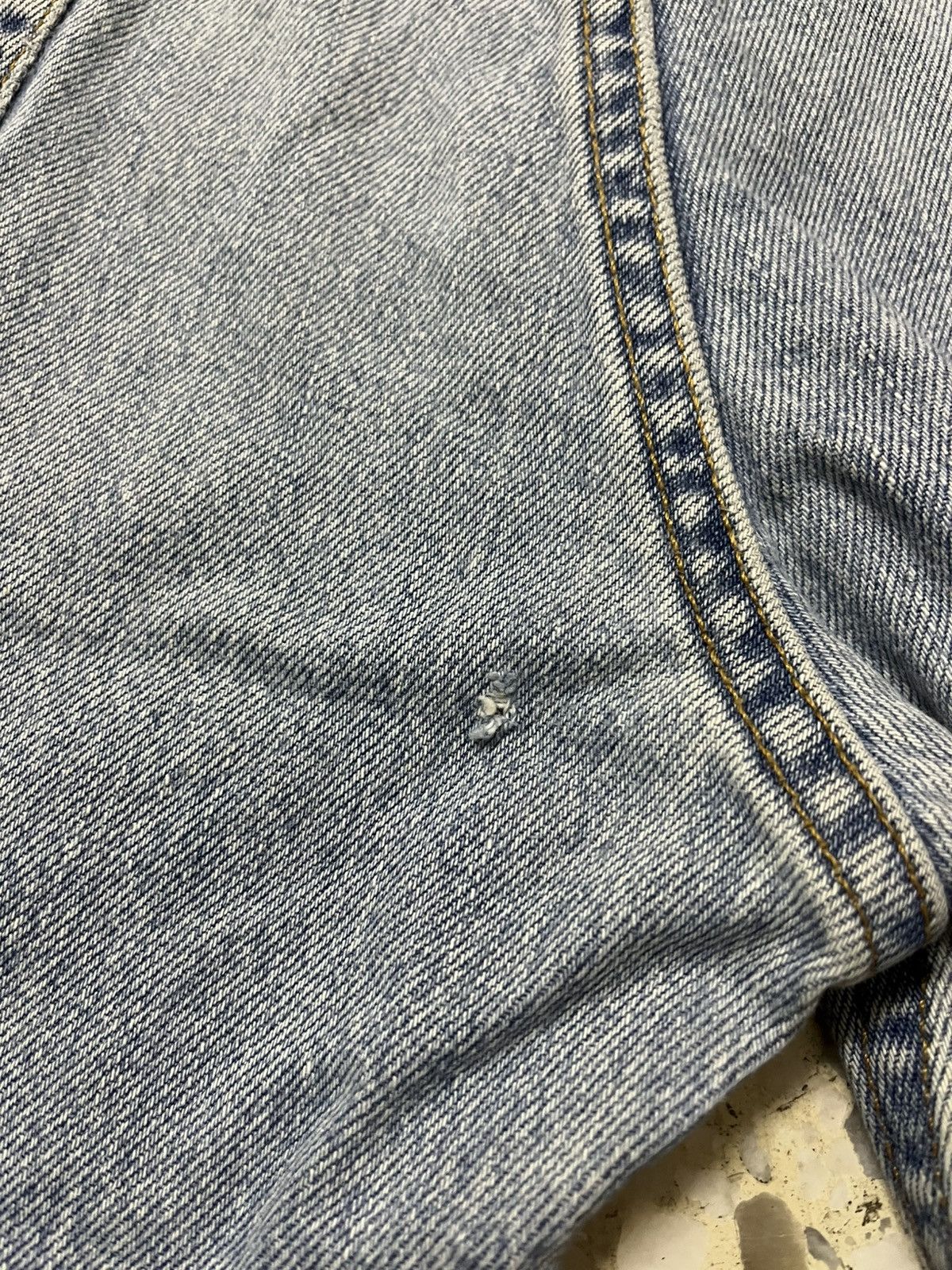 Levi's Vintage Clothing Vintage 90s light blue wash Levi’s 505 faded Size US 35 - 11 Thumbnail