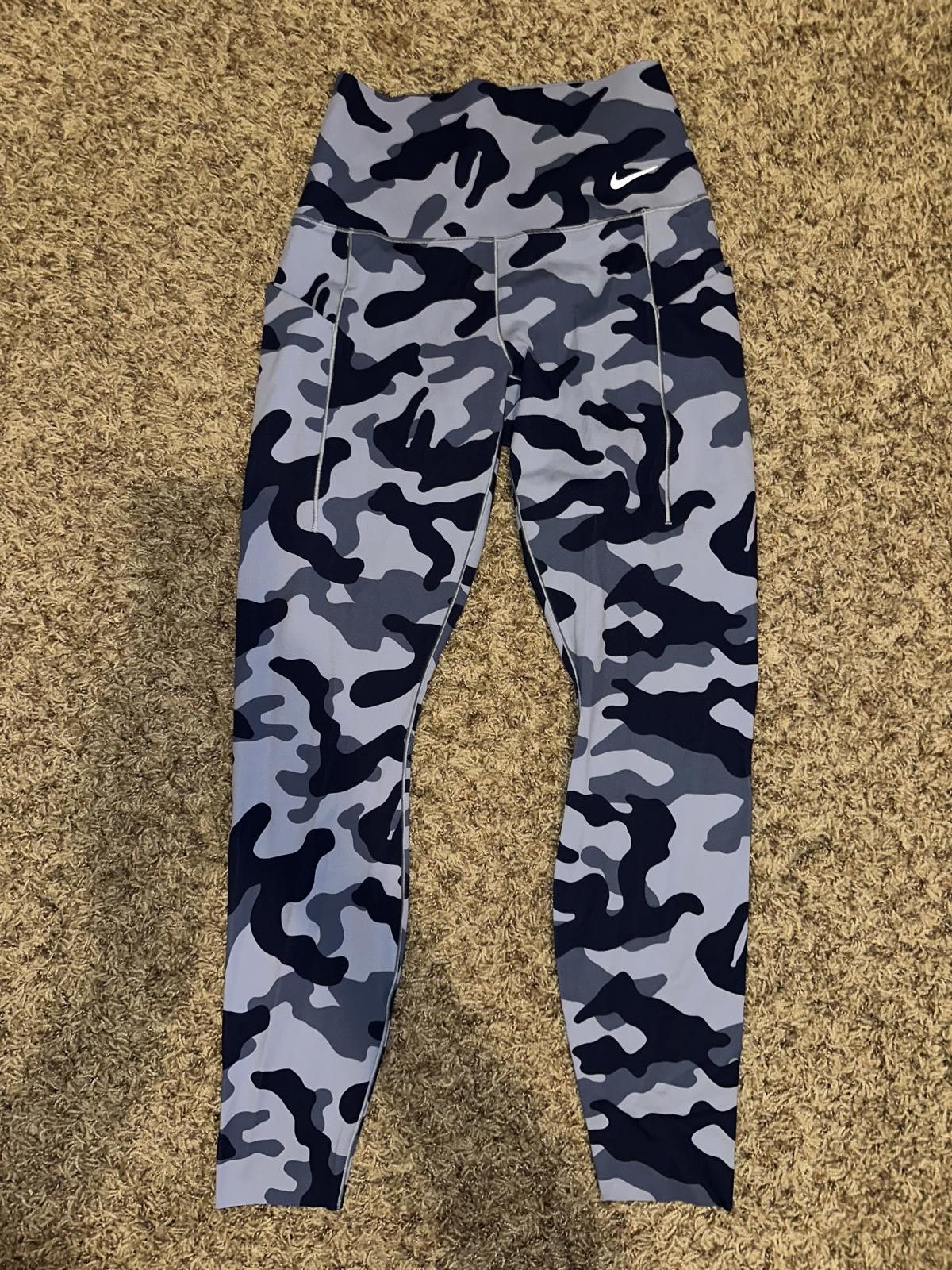 Nike Nike Women's Universa Medium-Support High-Waisted 7/8 Camo Leggings with Pockets Size 28" / US 6 / IT 42 - 1 Thumbnail