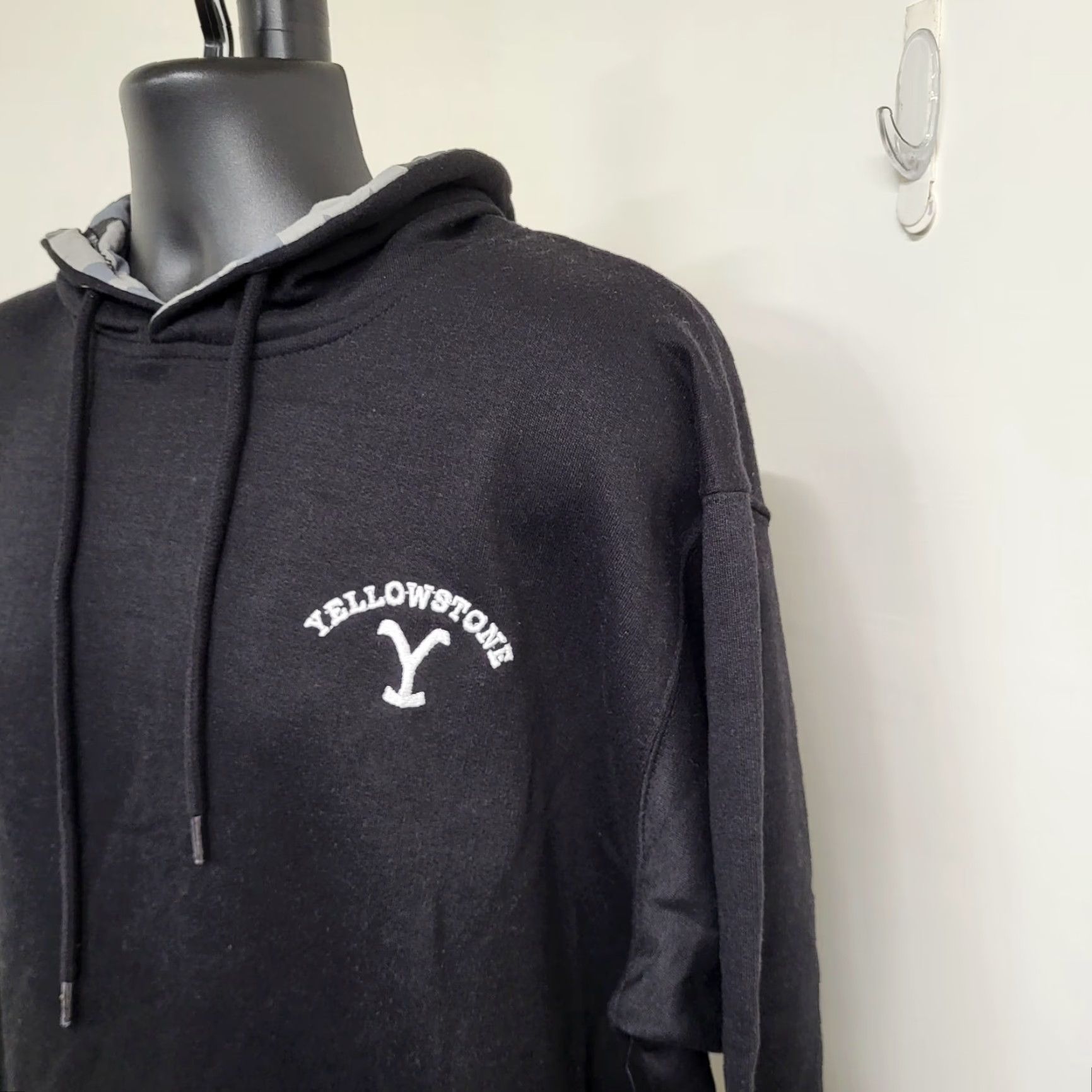 Logo 7 Yellowstone Dutton Ranch Logo Hoodie Mens Small Black Gray Southwestern Hoodie Graphic Print Pockets Western Cowboy Logo Pullover Reg Small Mens Size US S / EU 44-46 / 1 - 5 Thumbnail