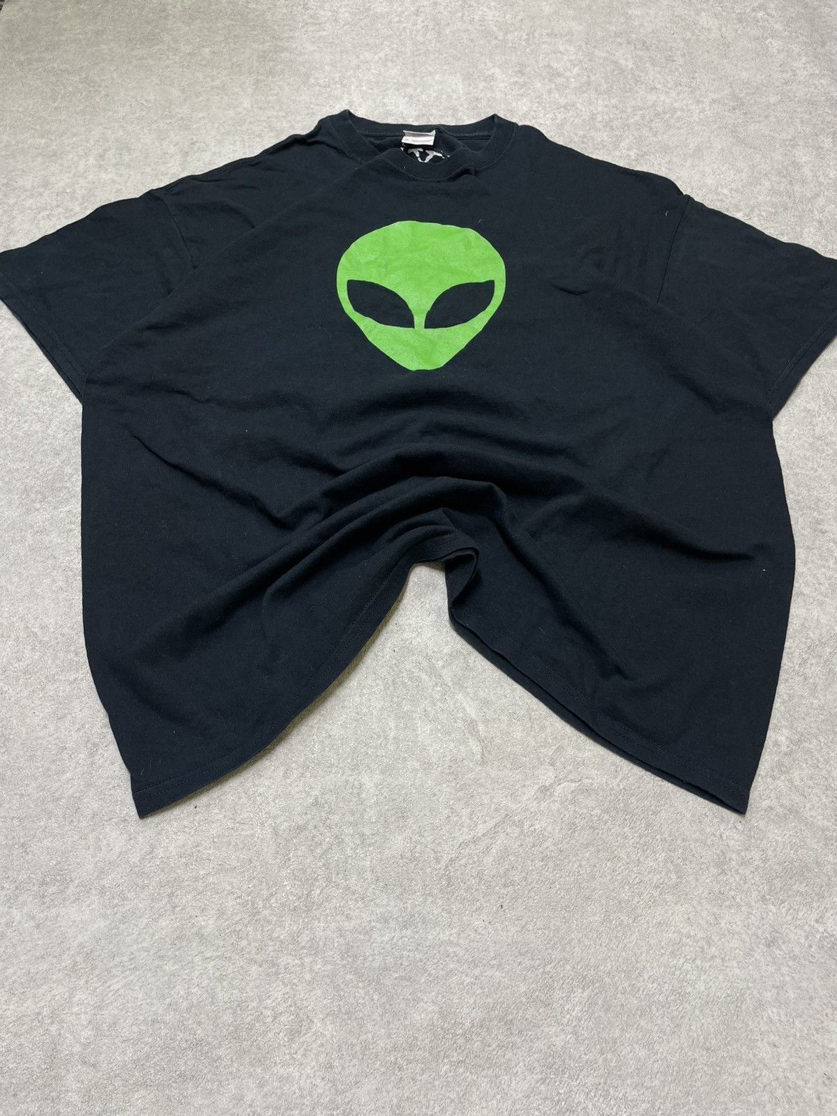 Gildan × Japanese Brand Balenciaga Alien👽RARE find!Cool graphic.Essential streetwear Size US XL / EU 56 / 4 - 2 Thumbnail