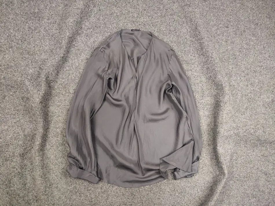 Susanne Bommer Design Boxy Silk Silver gray blouse