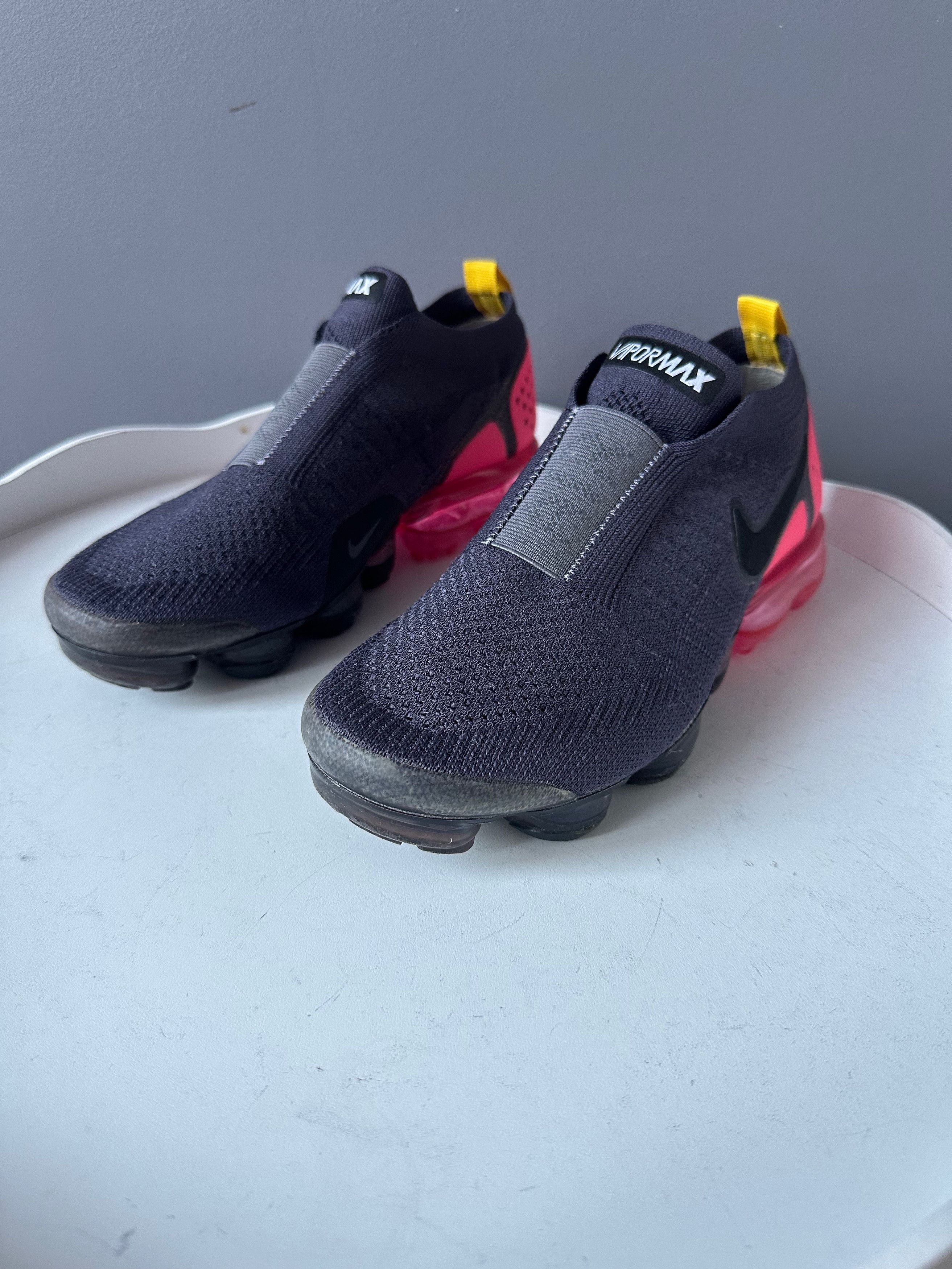 Nike Nike Wmns Air VaporMax Moc 2 'Pink Blast' low top sneakers Size US 7 / IT 37 - 3 Thumbnail