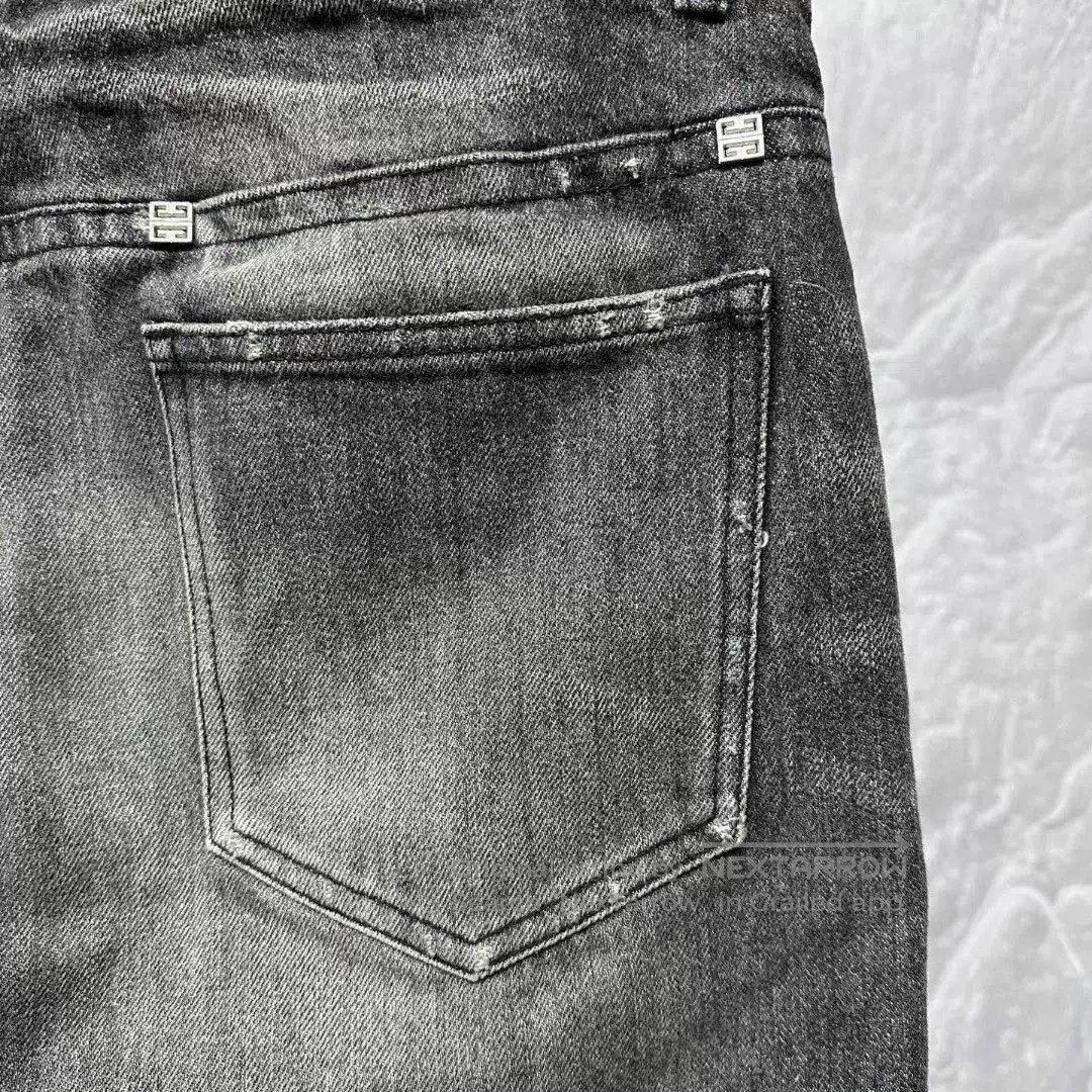 Givenchy Givenchy Distressed Zip Decorative Jeans Size 31. Size US 31 - 4 Thumbnail