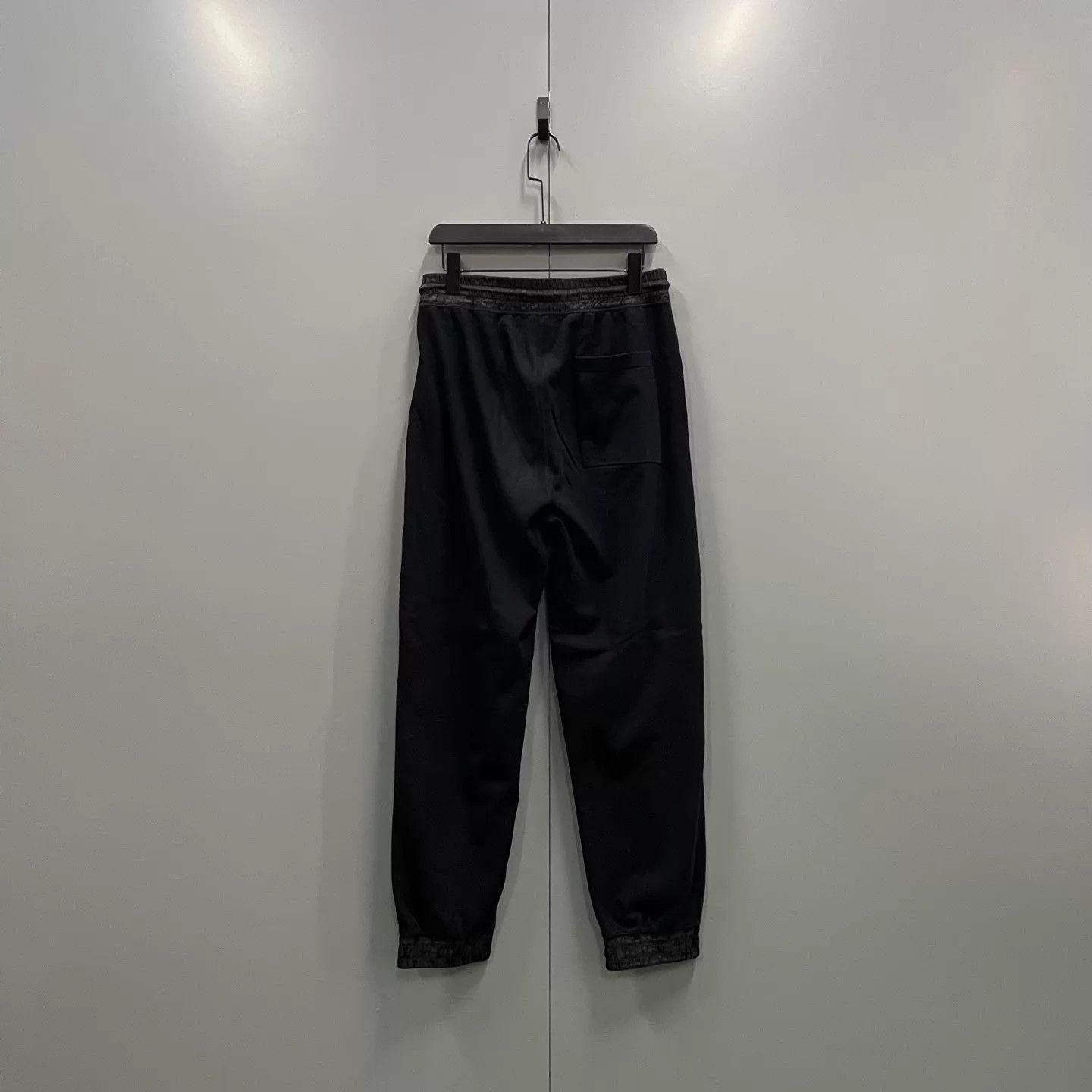 Louis Vuitton lv-black-blocked-drawstring-pants-M-95new Size US 32 / EU 48 - 2 Thumbnail
