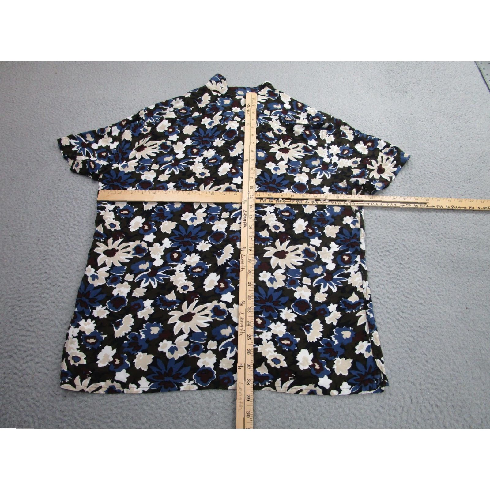 Express Express Shirt Mens Large Black Blue Floral Short Sleeve Button Front Camp Size US L / EU 52-54 / 3 - 7 Thumbnail