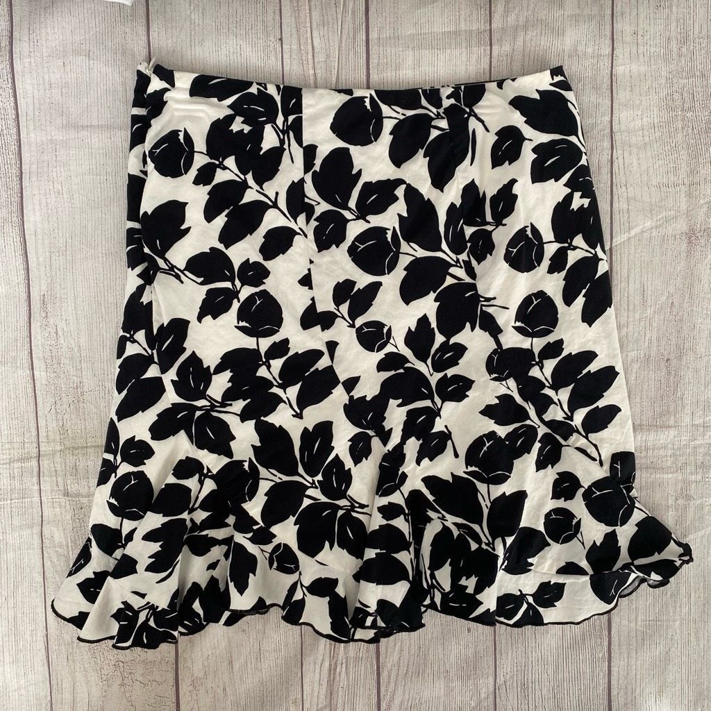 White House Black Market White House black market women S leaf print black & white sk Size 27" / US 4 / IT 40 - 8 Thumbnail