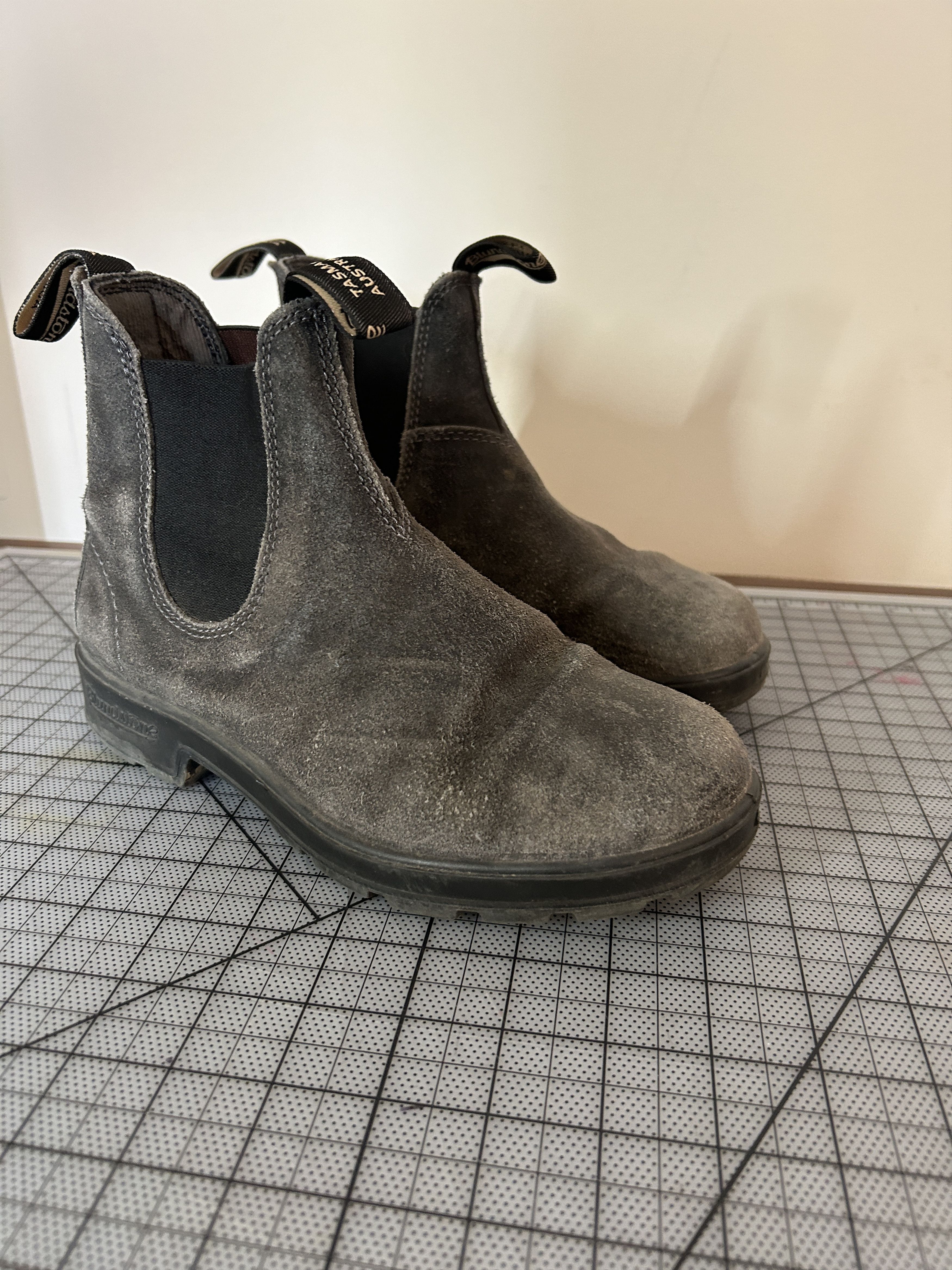 Blundstone Blundstone #1910 in Steel Gray Suede Size US 5.5 / EU 38 - 1 Thumbnail