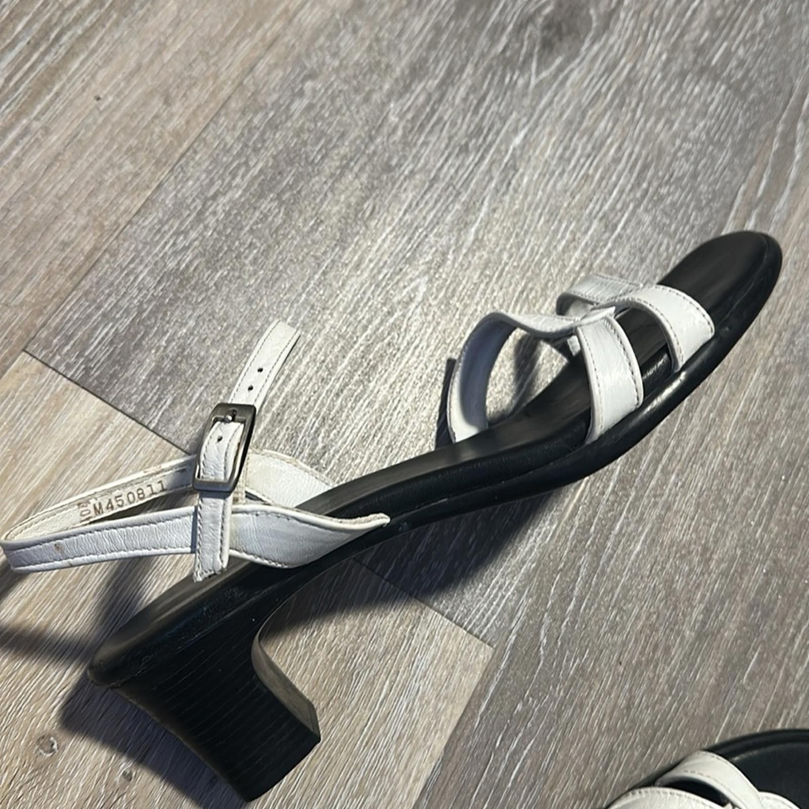 munoz vrandecic Munro Leather Heels 7.5 strappy sandal white black luxury Size US 7.5 / IT 37.5 - 8 Thumbnail