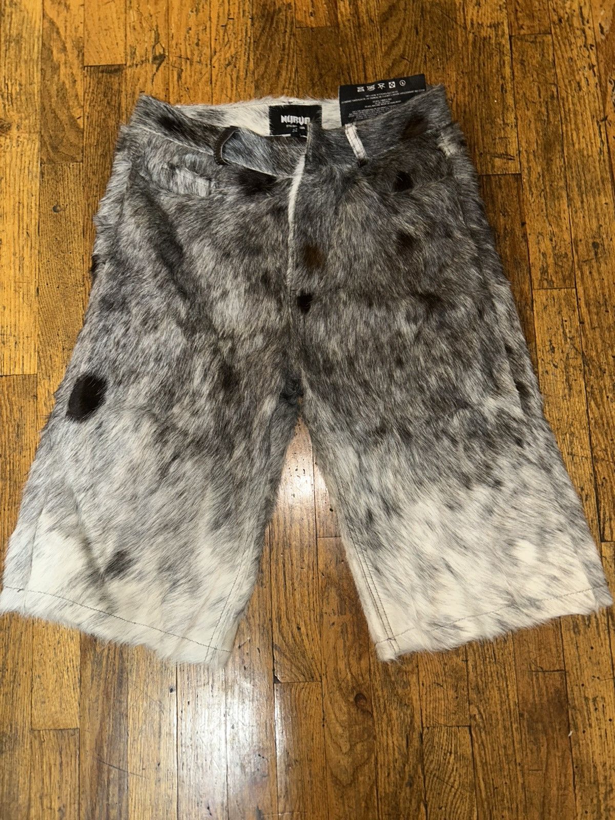 NYRVA Flared Cowhide Shorts Black/White Size US 32 / EU 48 - 2 Thumbnail