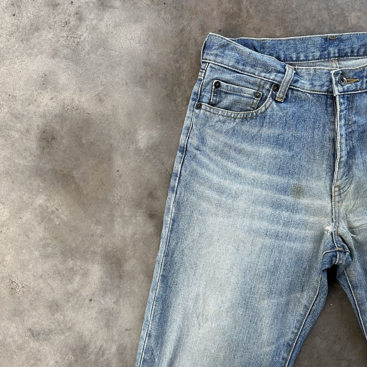 Japanese Brand Vintage Japanese Light Wash Faded Denim Jean Pant W32 Size US 32 / EU 48 - 5 Thumbnail