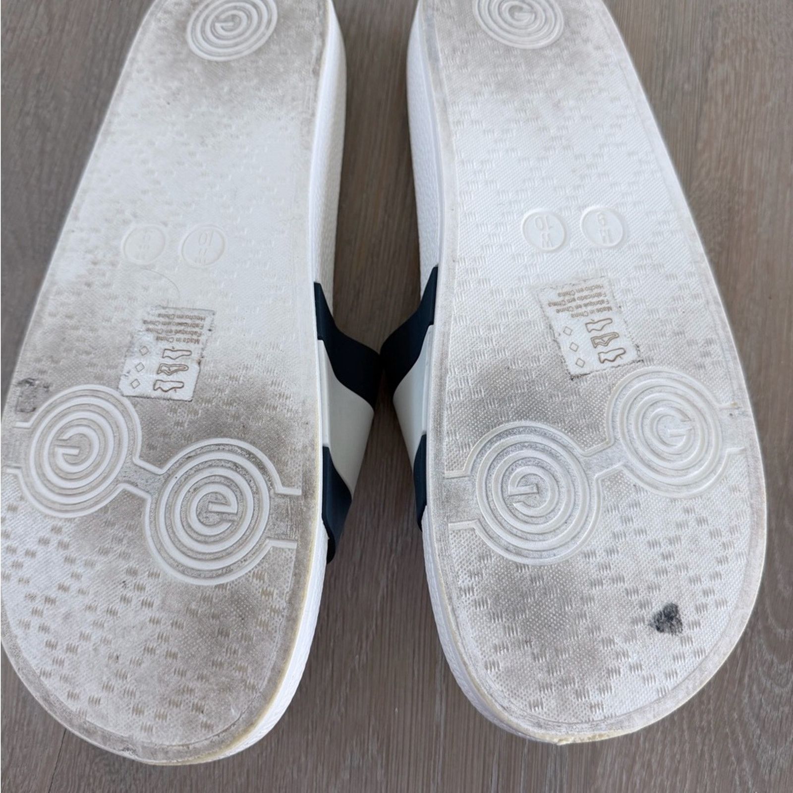 Other Surf Style White Dark Blue Slide Sandals size M 9 or W 10 Size US 9 / IT 39 - 3 Thumbnail