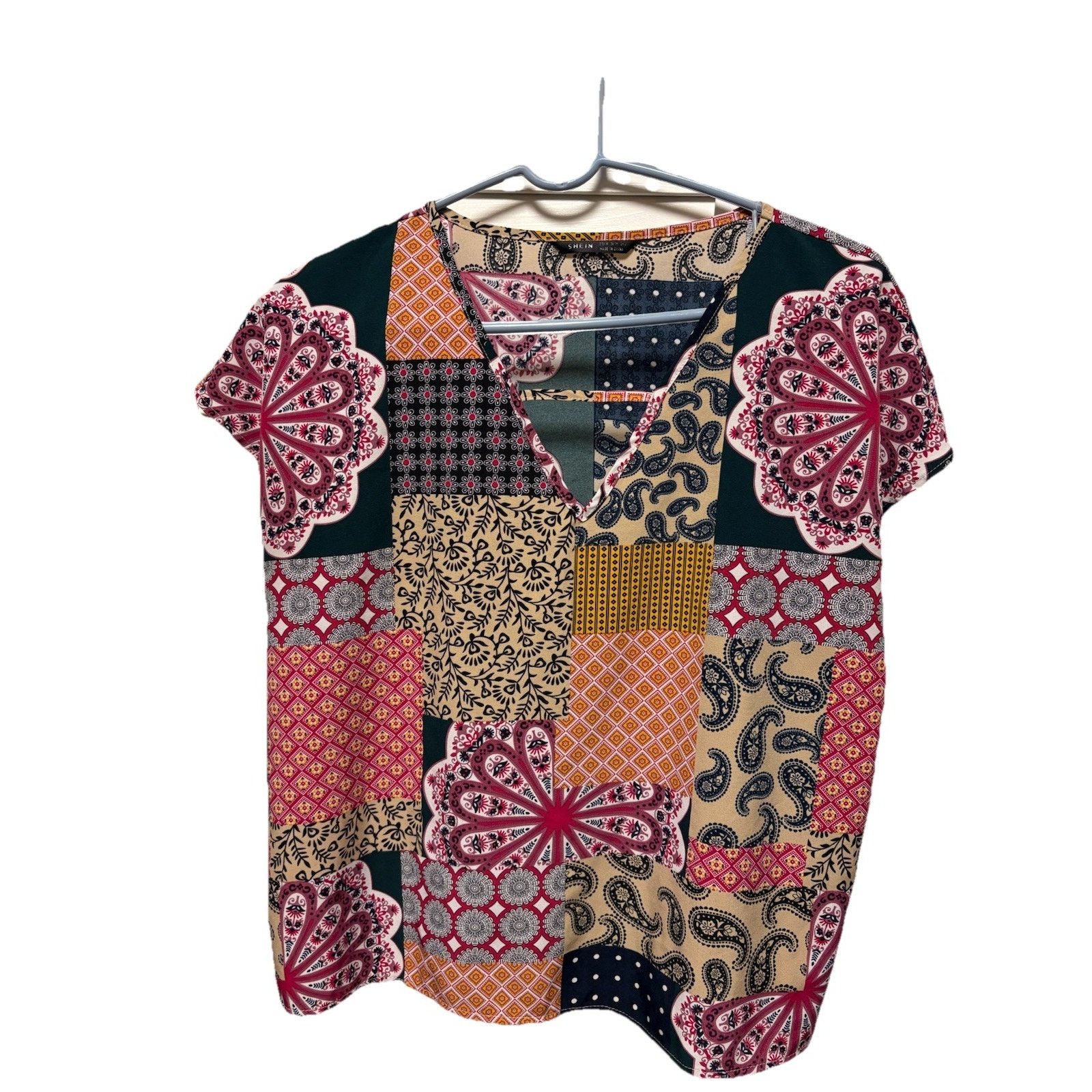 Shein Shein Women’s Short-sleeve V-neck Top with Patchwork Print Size M / US 6-8 / IT 42-44 - 1 Thumbnail