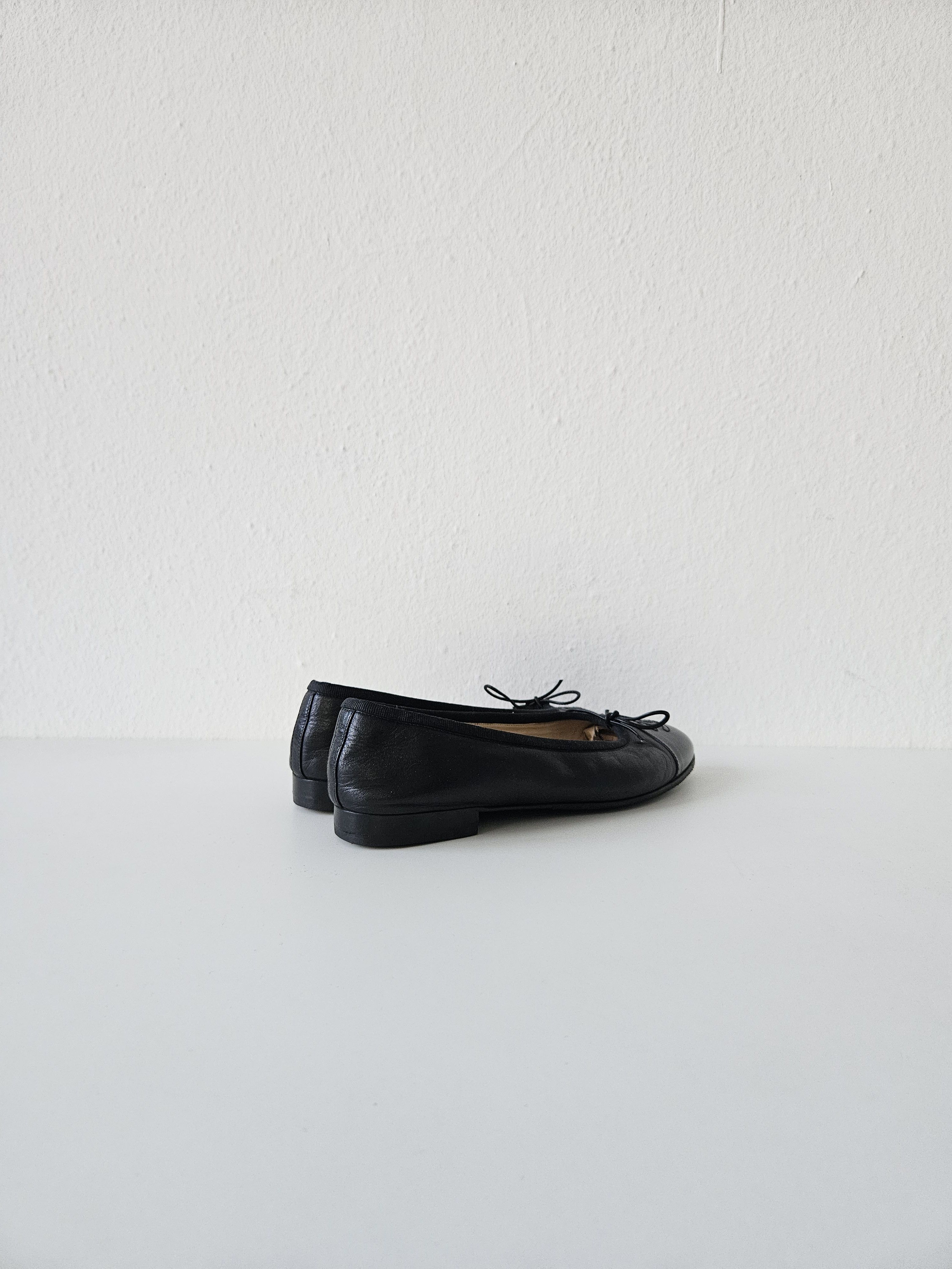 Chanel Vintage Chanel ribbon CC logo ballet flats Size US 7.5 / IT 37.5 - 7 Thumbnail