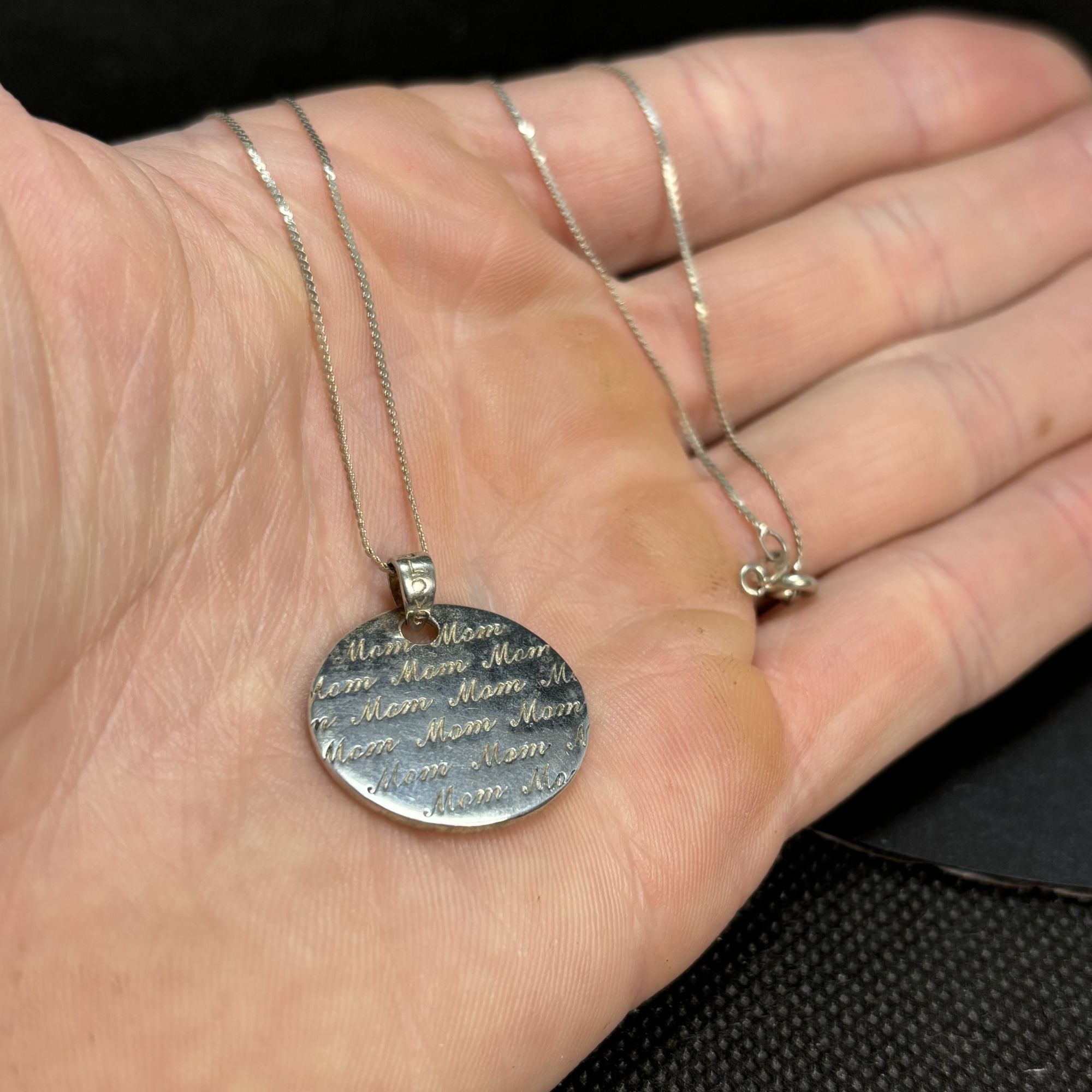 Vintage VTG Sterling Silver 925 "Mom" Script Engraving Circle Pendan Size ONE SIZE - 4 Thumbnail