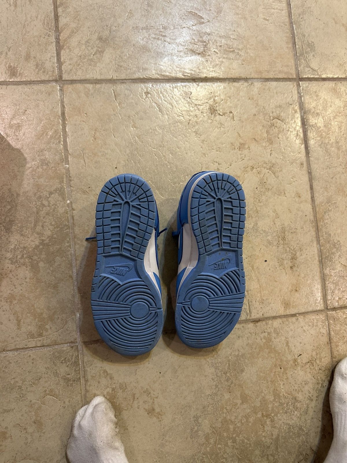 Nike UNC dunk low sz 9.5 gently worn Size US 9.5 / EU 42-43 - 4 Thumbnail
