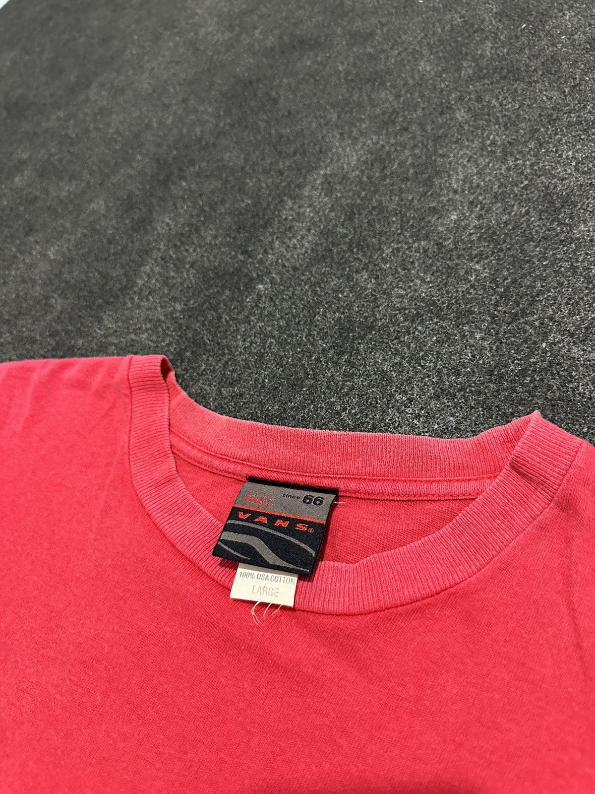 Vans Vintage 90s/Y2K VANS "66" USA Graphic T-Shirt - Red Size US L / EU 52-54 / 3 - 4 Thumbnail