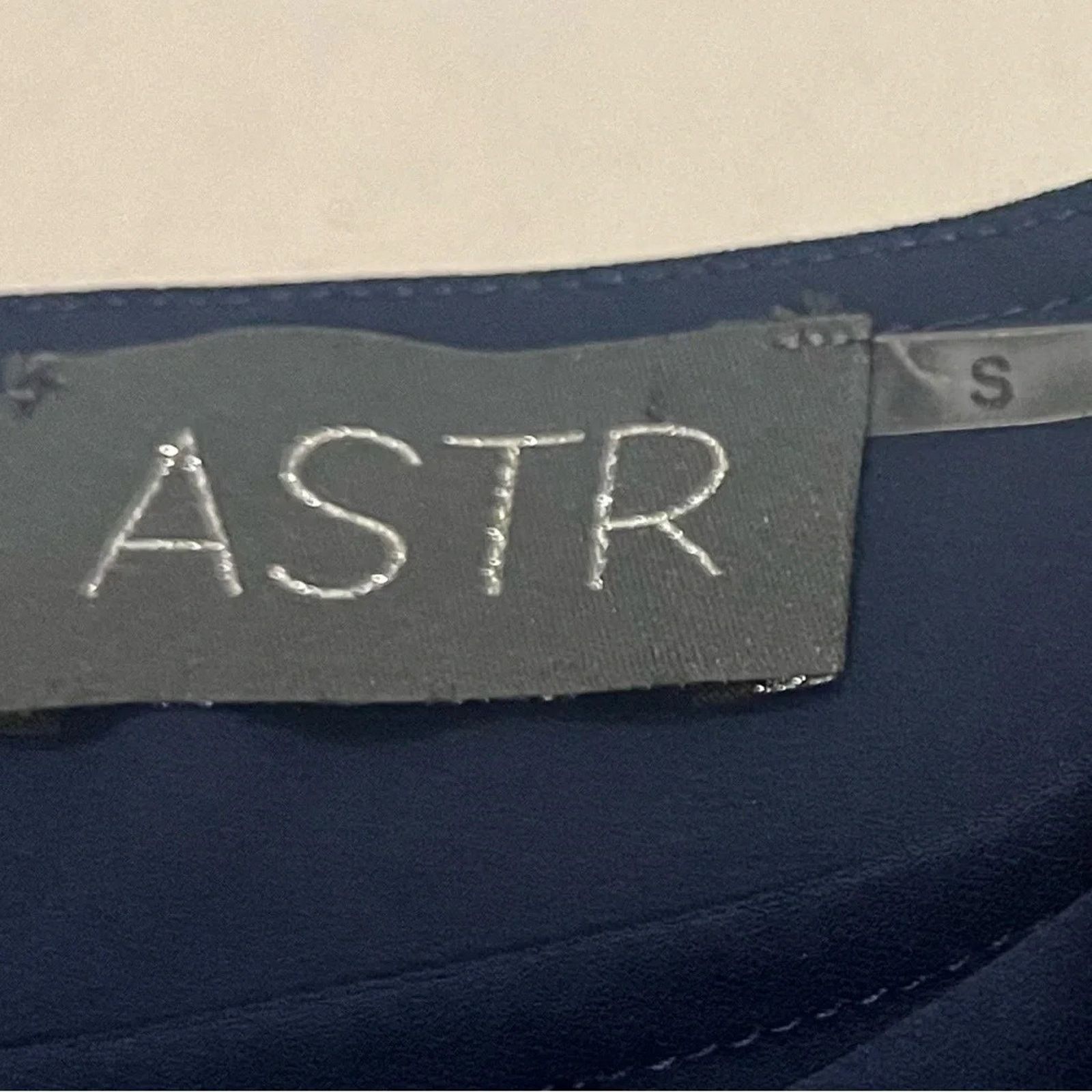 ASTR The Label ASTR long sleeve top with button neck closure, size Small Size S / US 4 / IT 40 - 4 Thumbnail