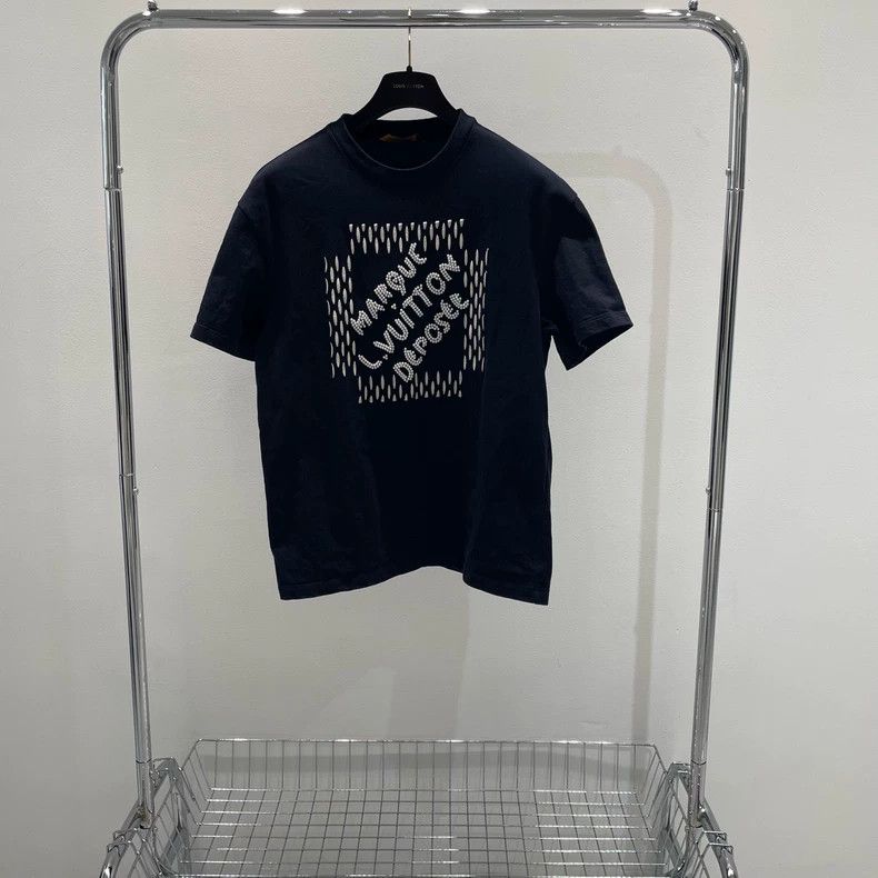 Louis Vuitton Louis Vuitton Black pearl embroidered monogram logo short s Size US L / EU 52-54 / 3 - 1 Thumbnail