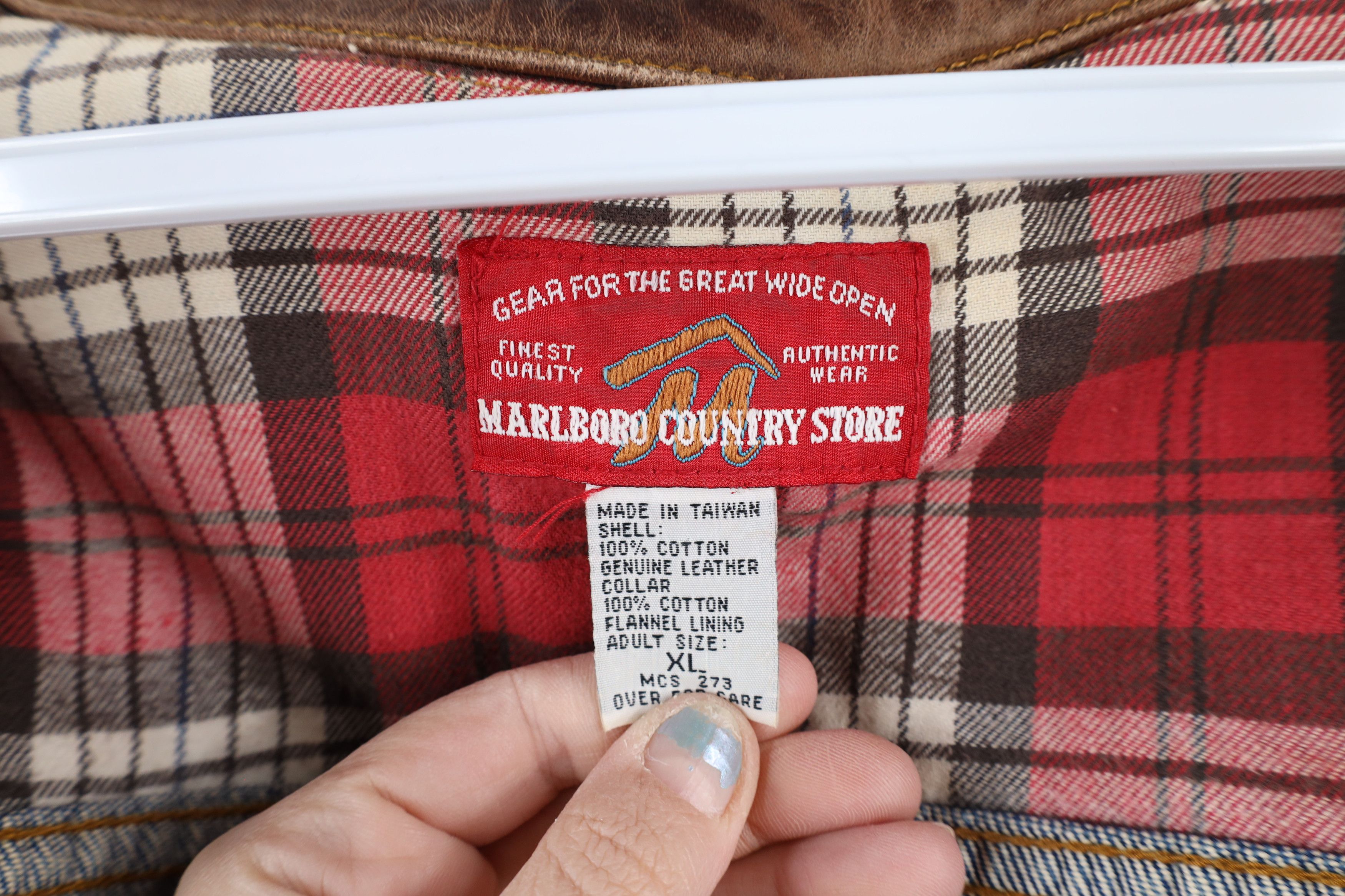 Marlboro × Vintage Vintage 90s Marlboro Leather Collar Denim Trucker Jacket Size US L / EU 52-54 / 3 - 10 Thumbnail