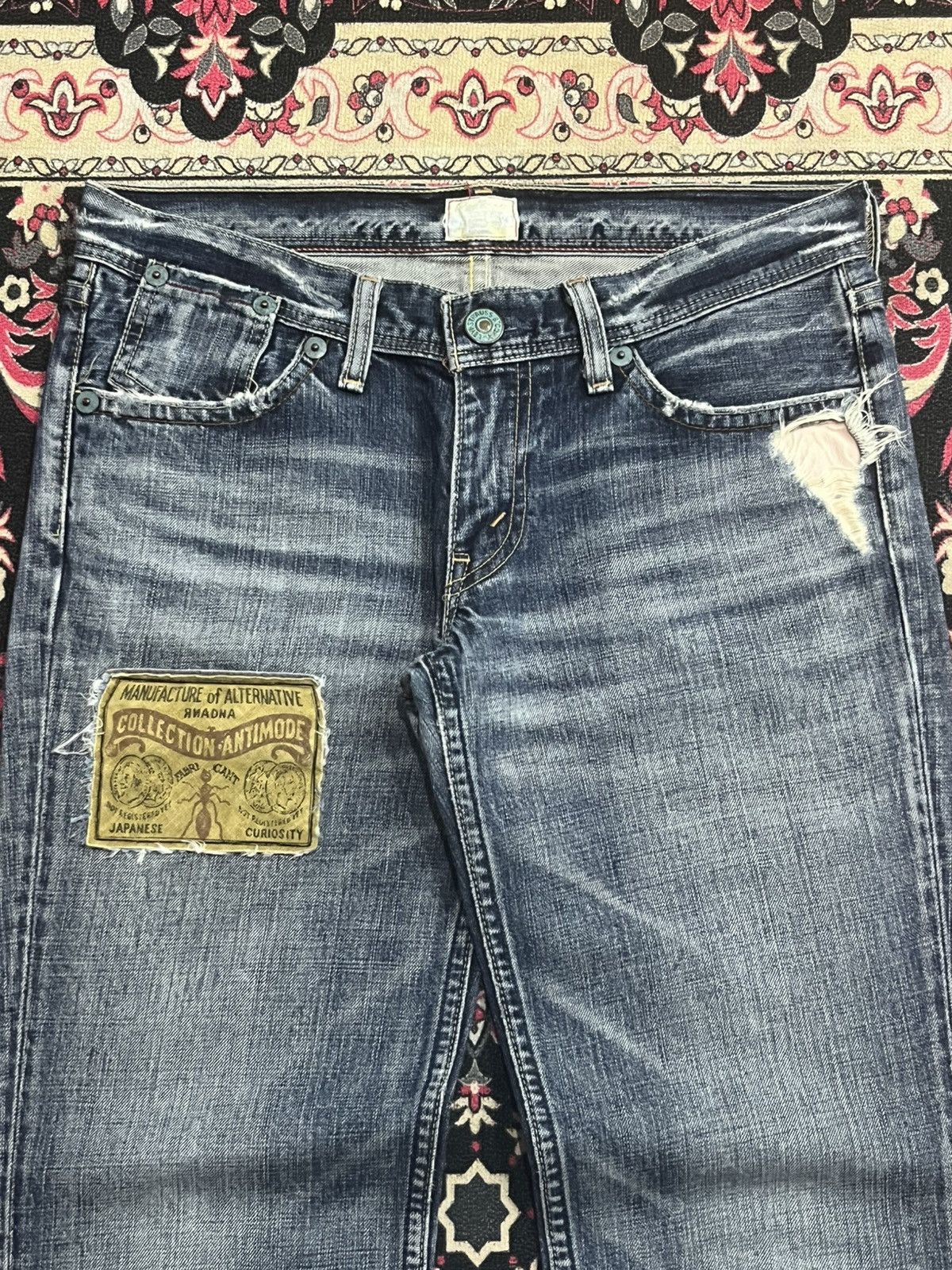 Levi's Vintage Levi’s Whisker Blue Faded Washed Patches Unisex Jean Size US 28 / EU 44 - 4 Thumbnail