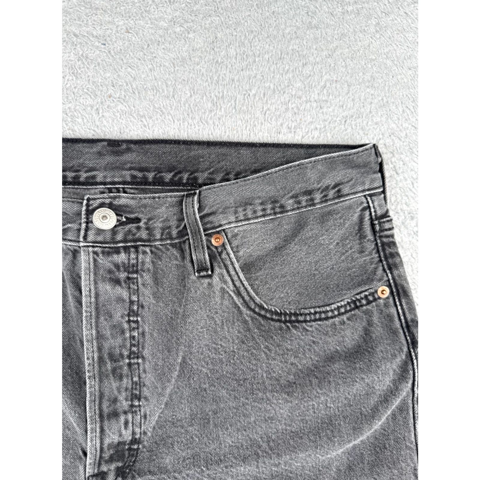 Levi's Levi's Jeans Shorts Women 33 Black Denim Cut-Off 501 Button Fly 33x2 Size 24" / US 00 / IT 34 - 5 Thumbnail