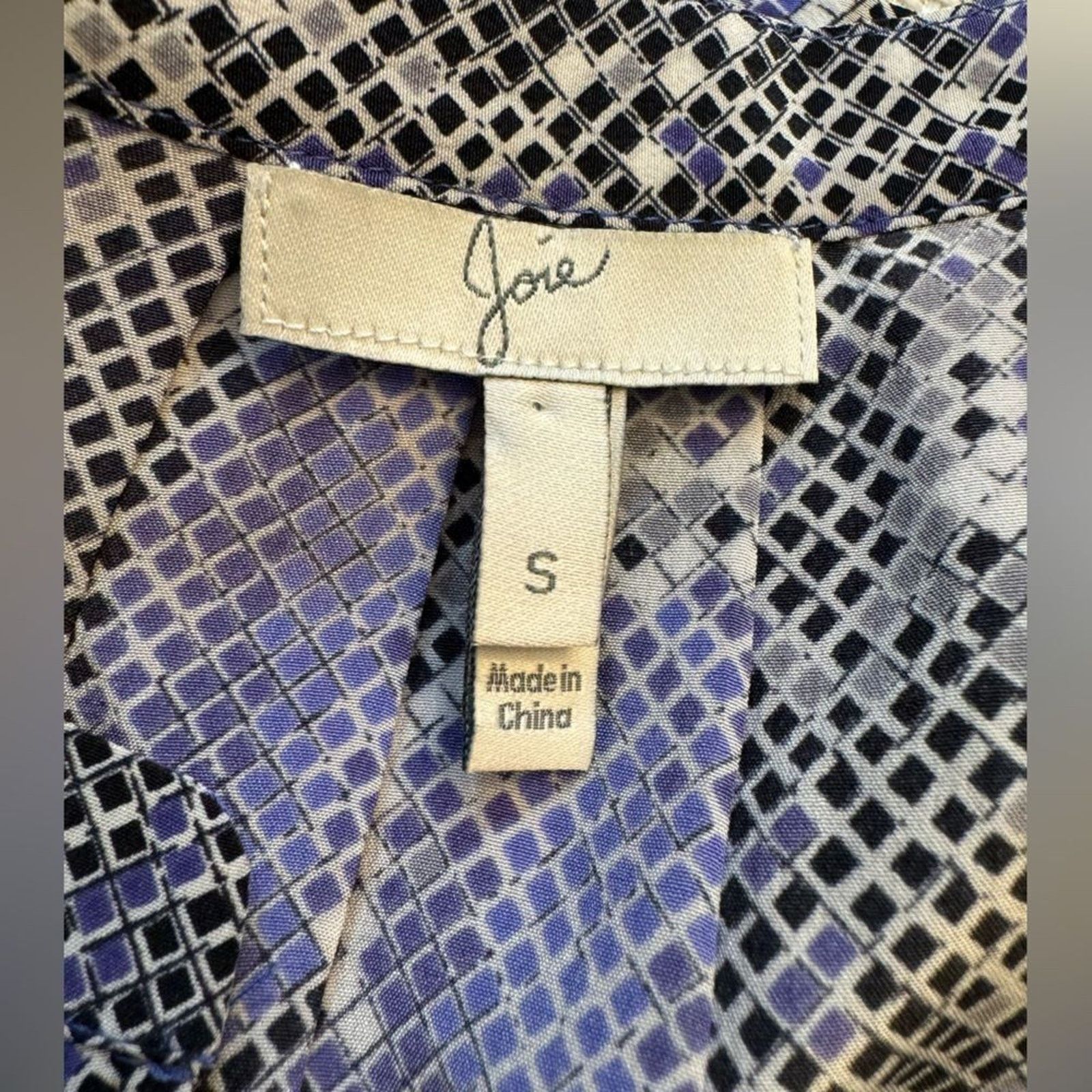 Joie Beautiful lavender snake print silk blouse by joie in size S Size S / US 4 / IT 40 - 10 Thumbnail