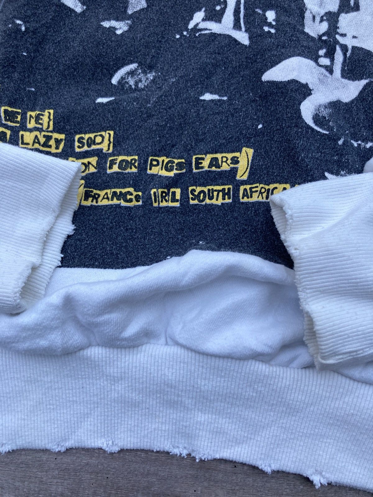 Band Tees Vintage Bootleg Sex Pistols Distressed Crewneck Sweatshirt Size US L / EU 52-54 / 3 - 14 Thumbnail