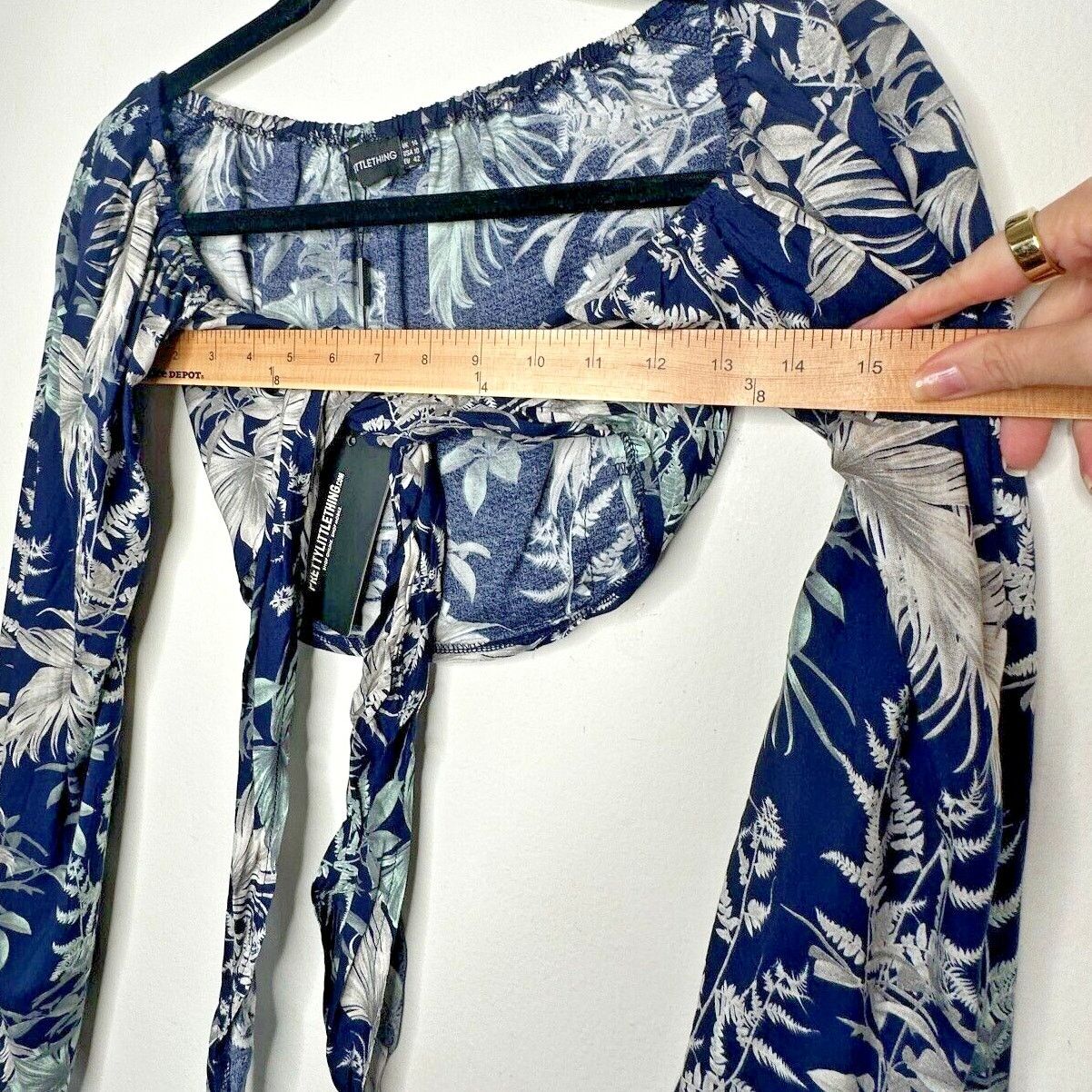 Other NWT PrettyLittleThing Blue Print Tie Bell Sleeve Crop10 Size L / US 10 / IT 46 - 9 Thumbnail