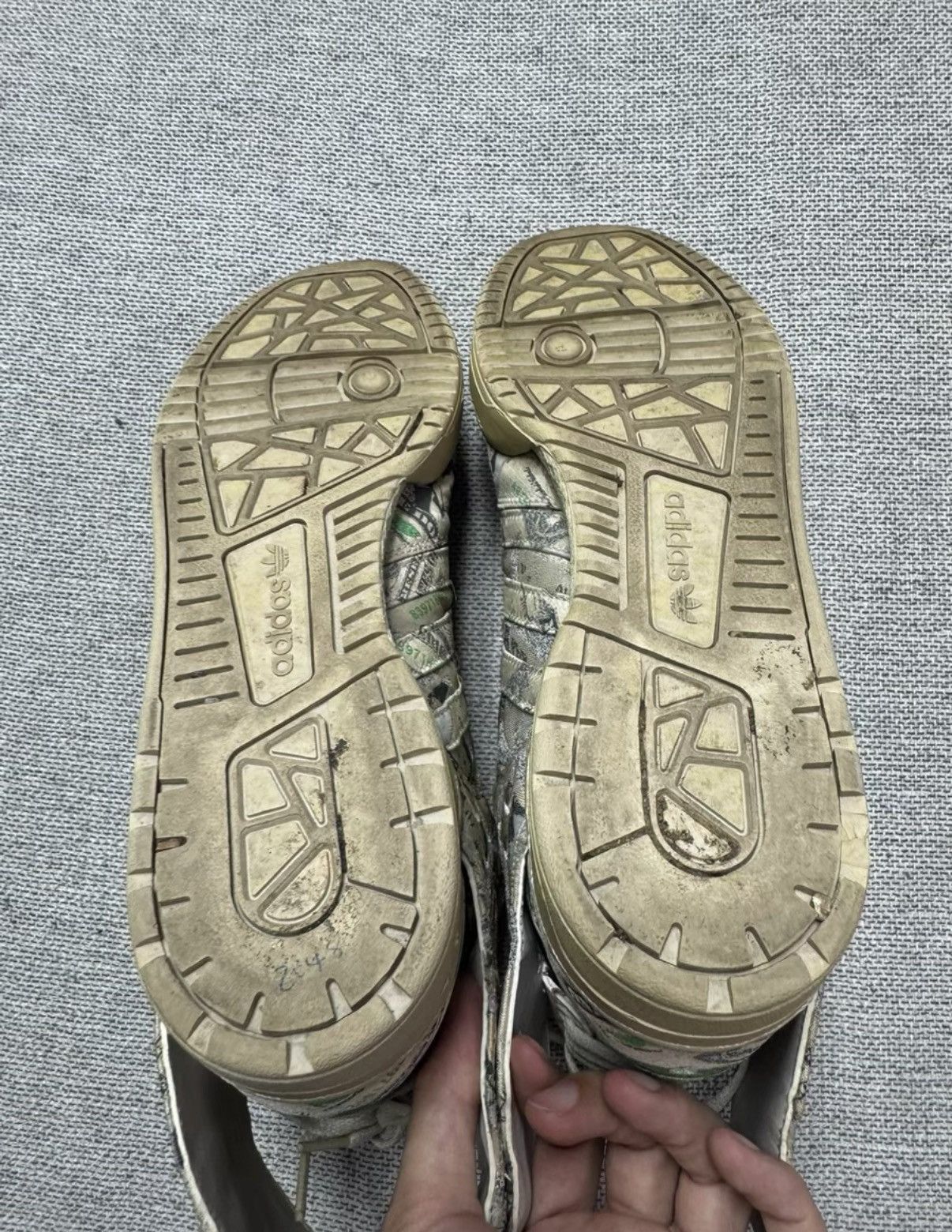 Adidas Adidas Jeremy Scott JS Wings 2.0 Dollar Print K37 Size US 8.5 / EU 41-42 - 7 Thumbnail