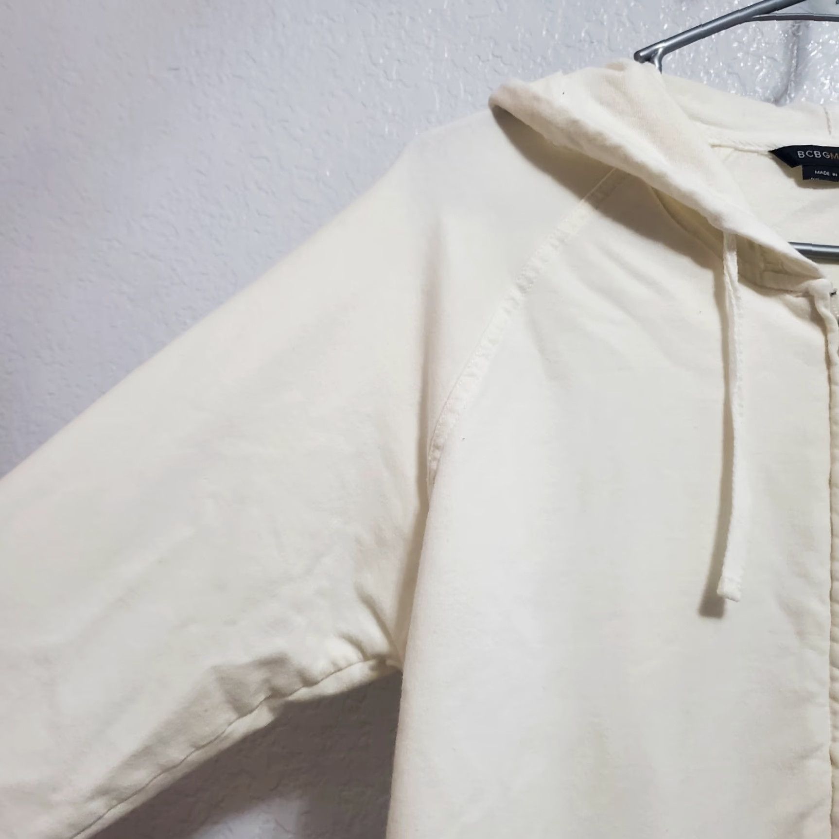 Bcbgmaxazria BCBGMAXAZRIA Sweatshirt Women L Ivory Embellished Full Zip Hooded Pockets Y2K 90s Size L / US 10 / IT 46 - 6 Thumbnail