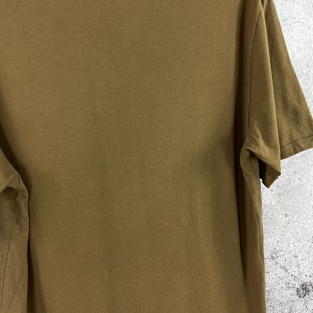Carhartt Carhartt Wip Tee Centre Big Logo T-Shirt Brown Y2K Size M Size US M / EU 48-50 / 2 - 7 Thumbnail