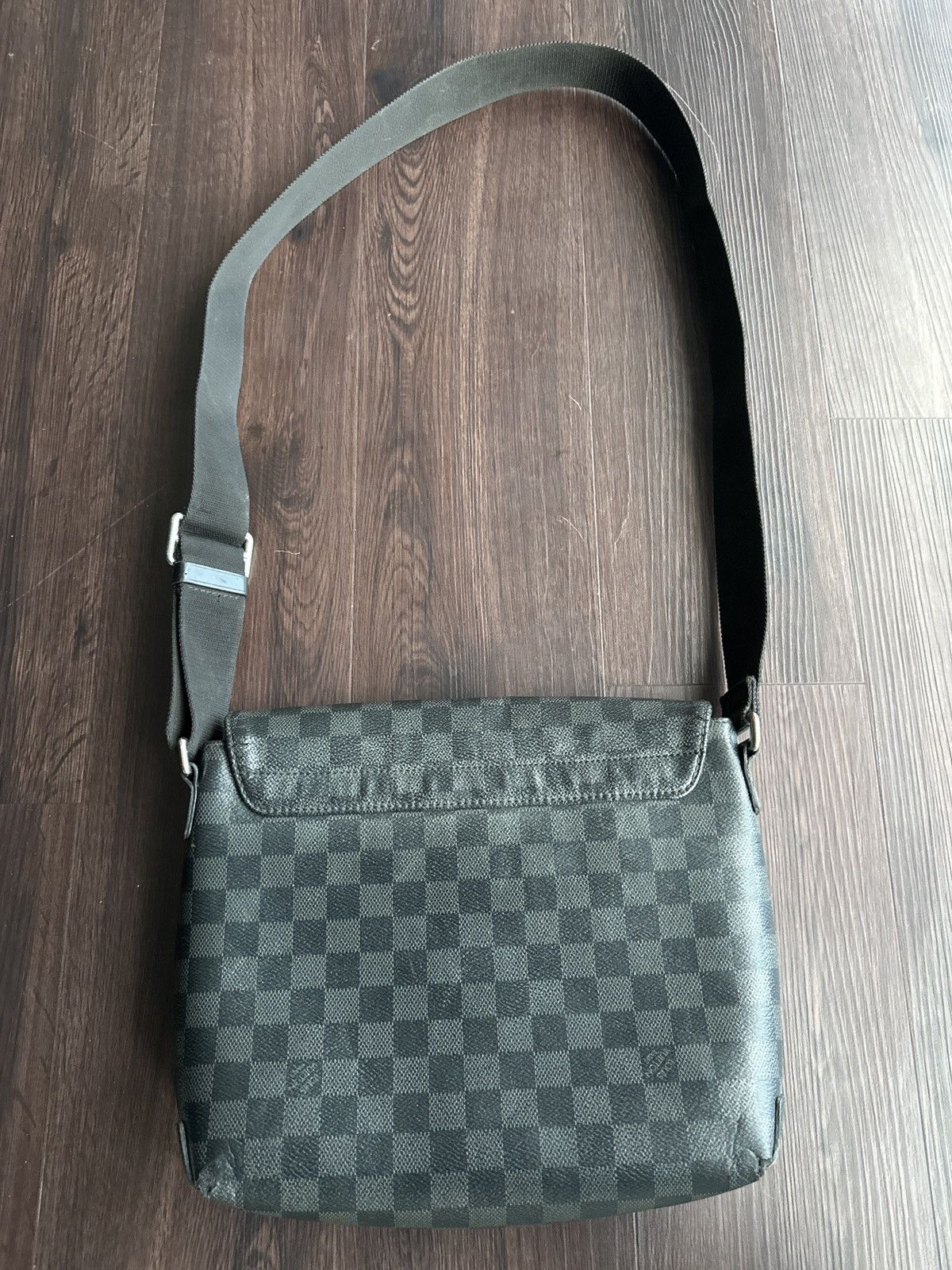 Louis Vuitton Louis Vuitton Damier Graphite Black Messenger Bag Size ONE SIZE - 2 Thumbnail