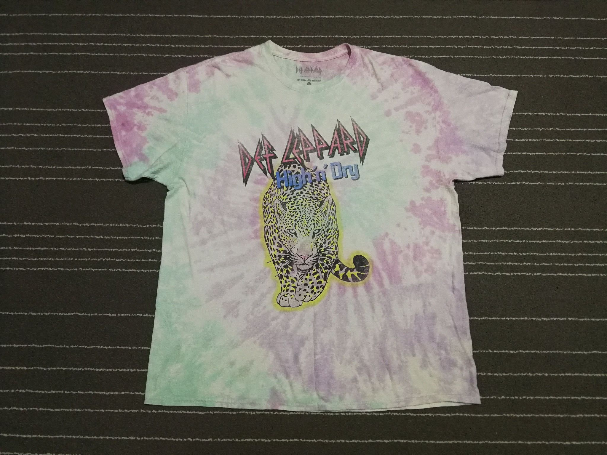 Other Def Leppard High n DRY tie die tee L 1872 Size US L / EU 52-54 / 3 - 1 Thumbnail