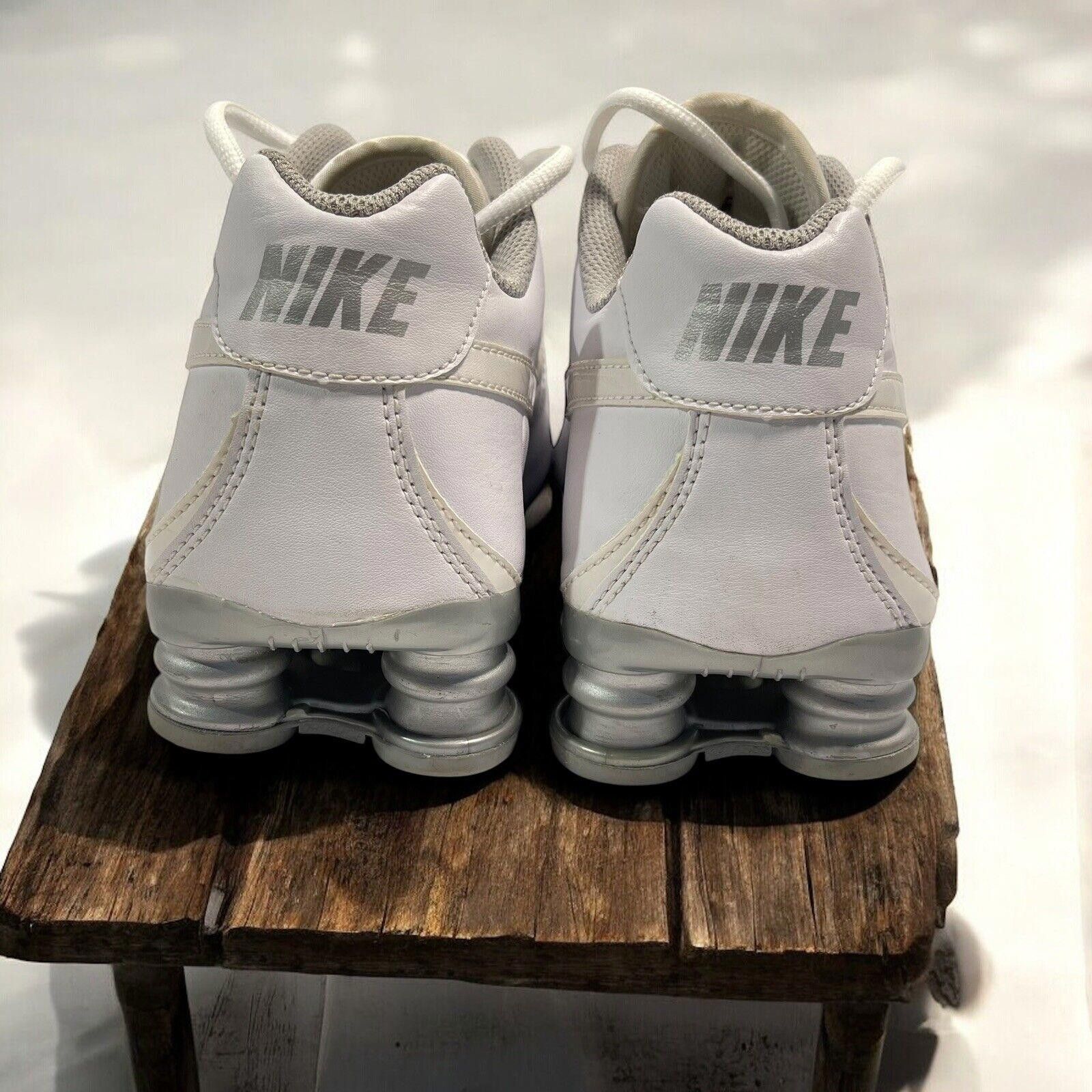 Nike Nike SHOX CLASSIC II White / Silver 309643-110. Size 7Y Size US 5 / EU 37 - 4 Thumbnail