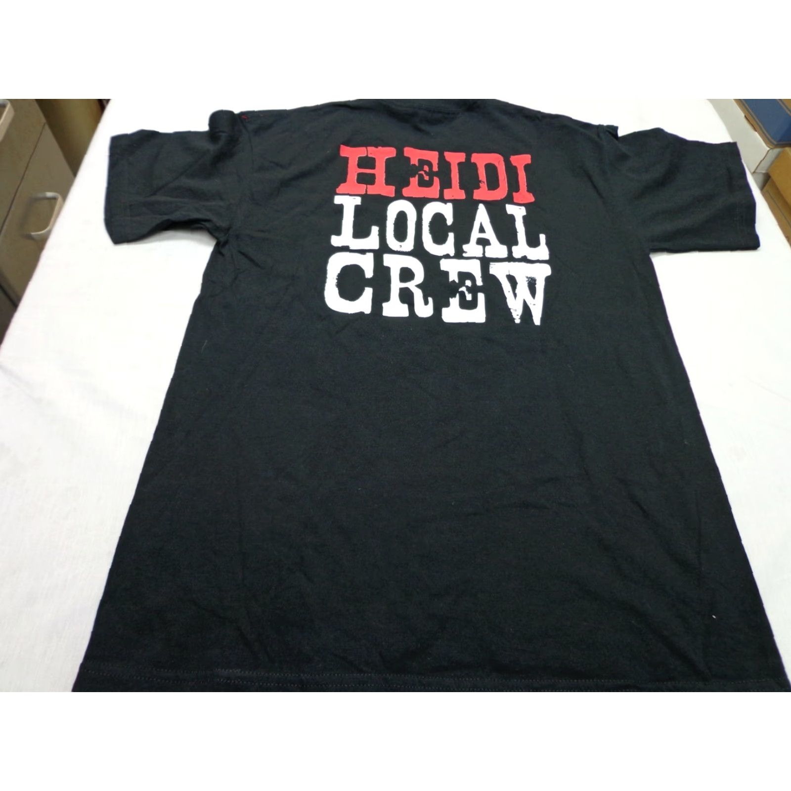 Gildan Heidi Newfield Trick Pony Local Crew Black Concert T-shirt Size Medium Mens Cotton Graphic Tee Short Sleeve M Black Gildan Regular Size US M / EU 48-50 / 2 - 7 Thumbnail